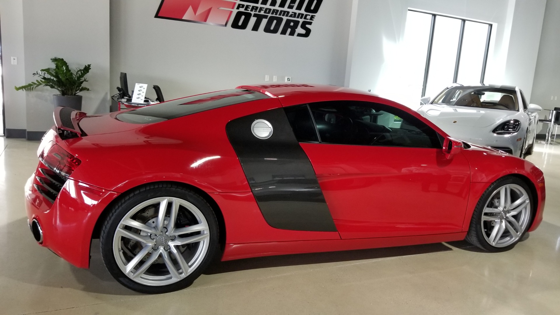 Used-2015-Audi-R8-V8