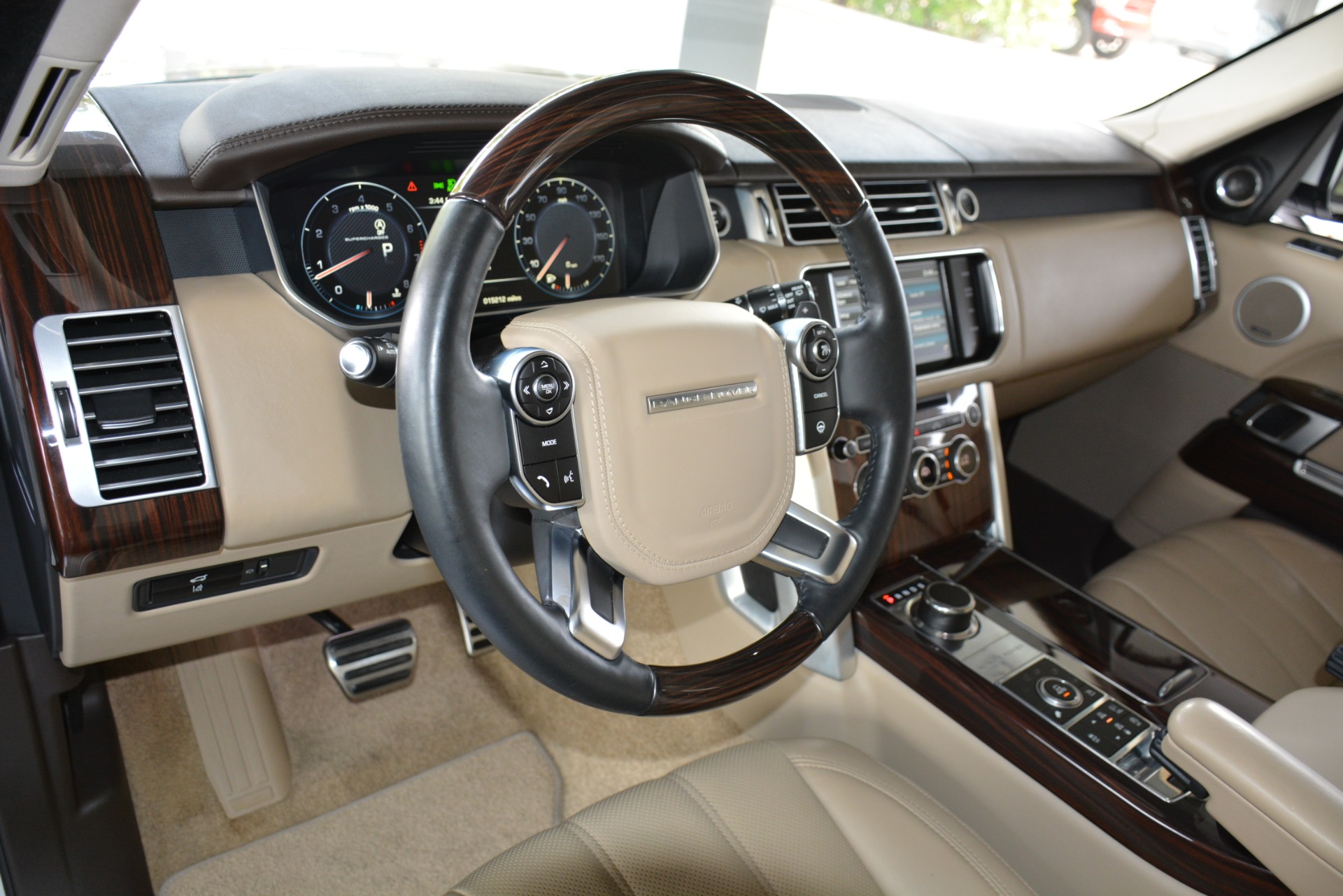 Used-2015-Land-Rover-Range-Rover-Supercharged