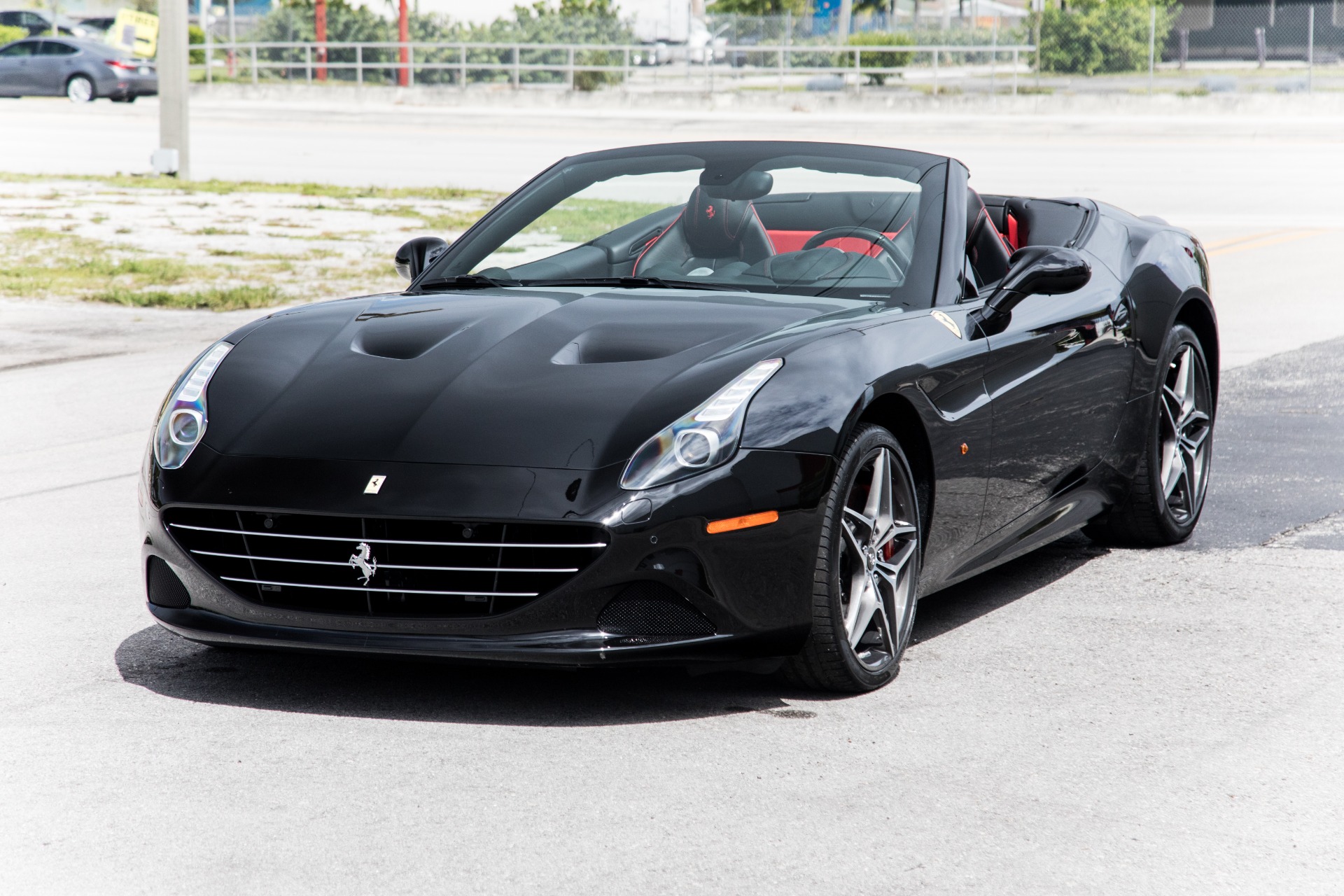 Used-2016-Ferrari-California-T