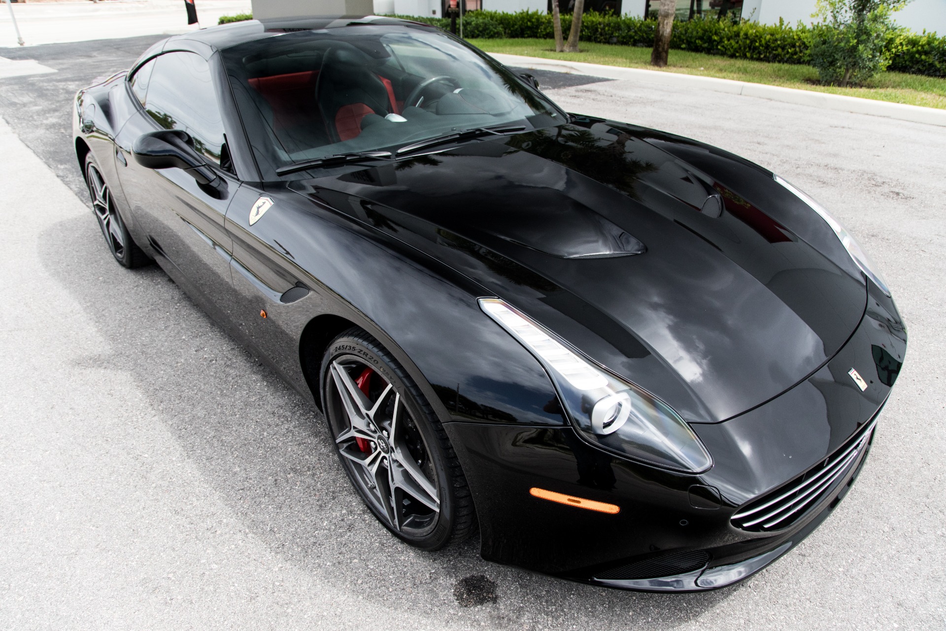Used-2016-Ferrari-California-T