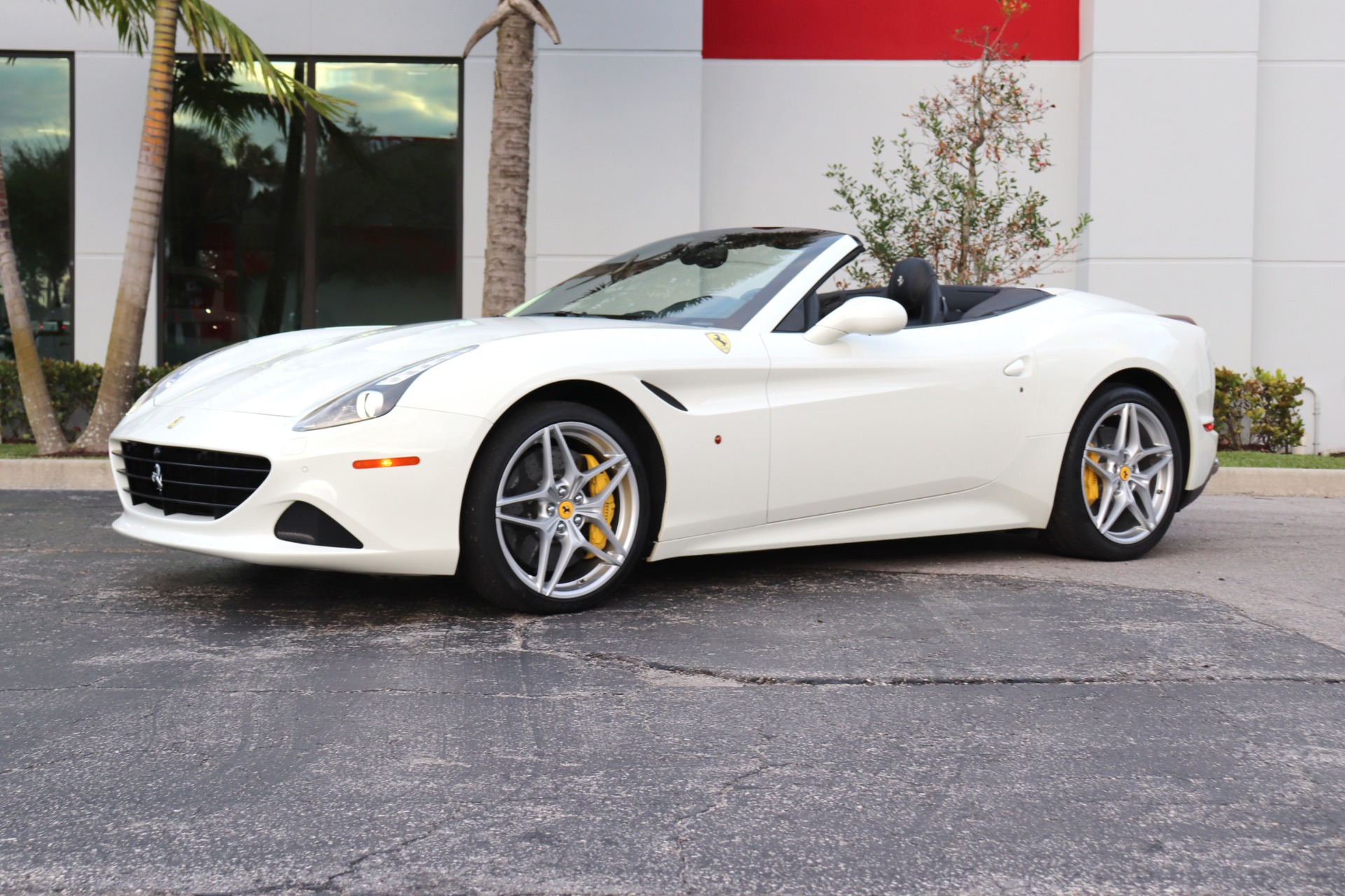 Used-2016-Ferrari-California-T