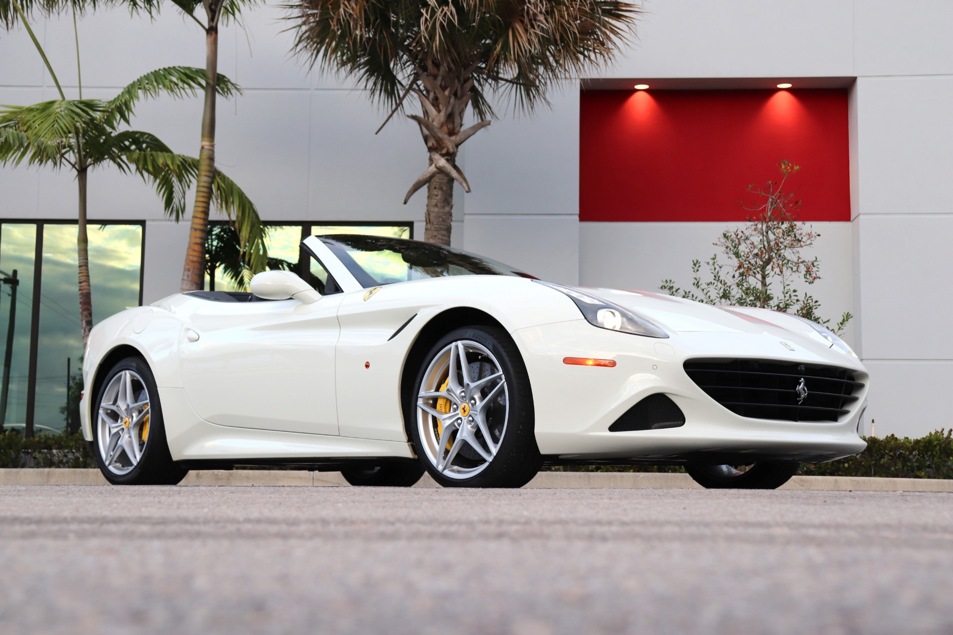 Used-2016-Ferrari-California-T