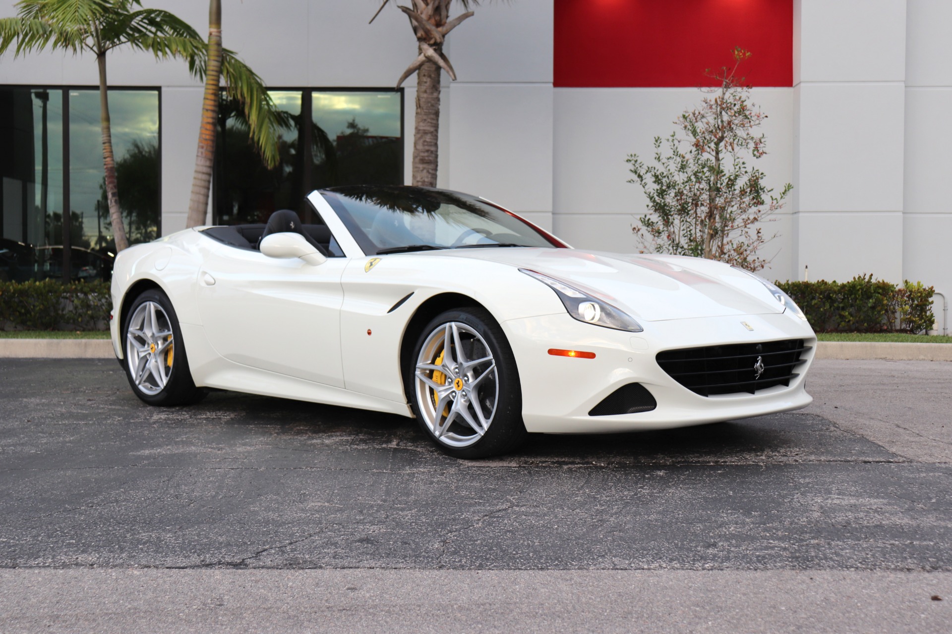 Used-2016-Ferrari-California-T