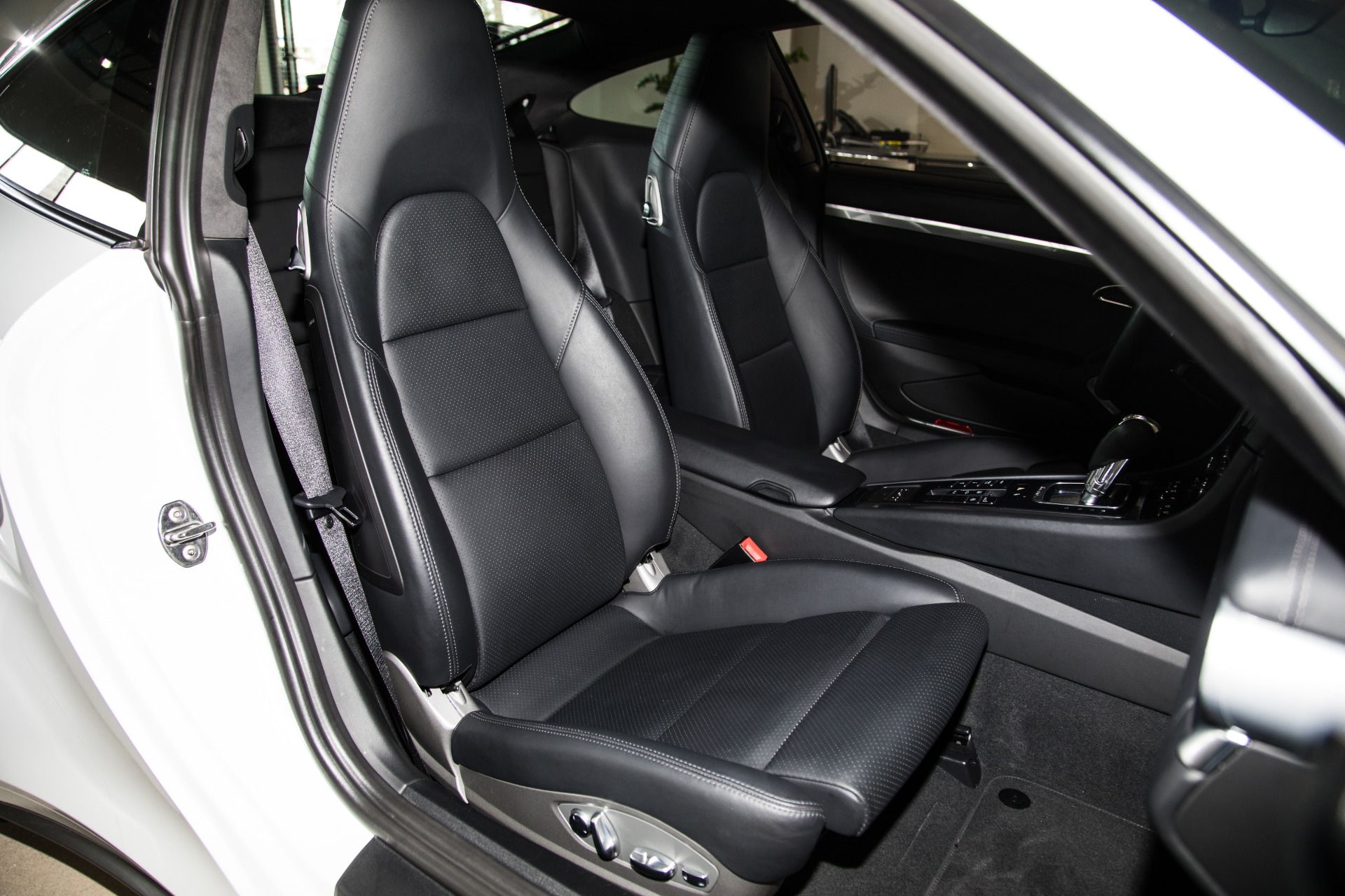 Used-2014-Porsche-911-Turbo