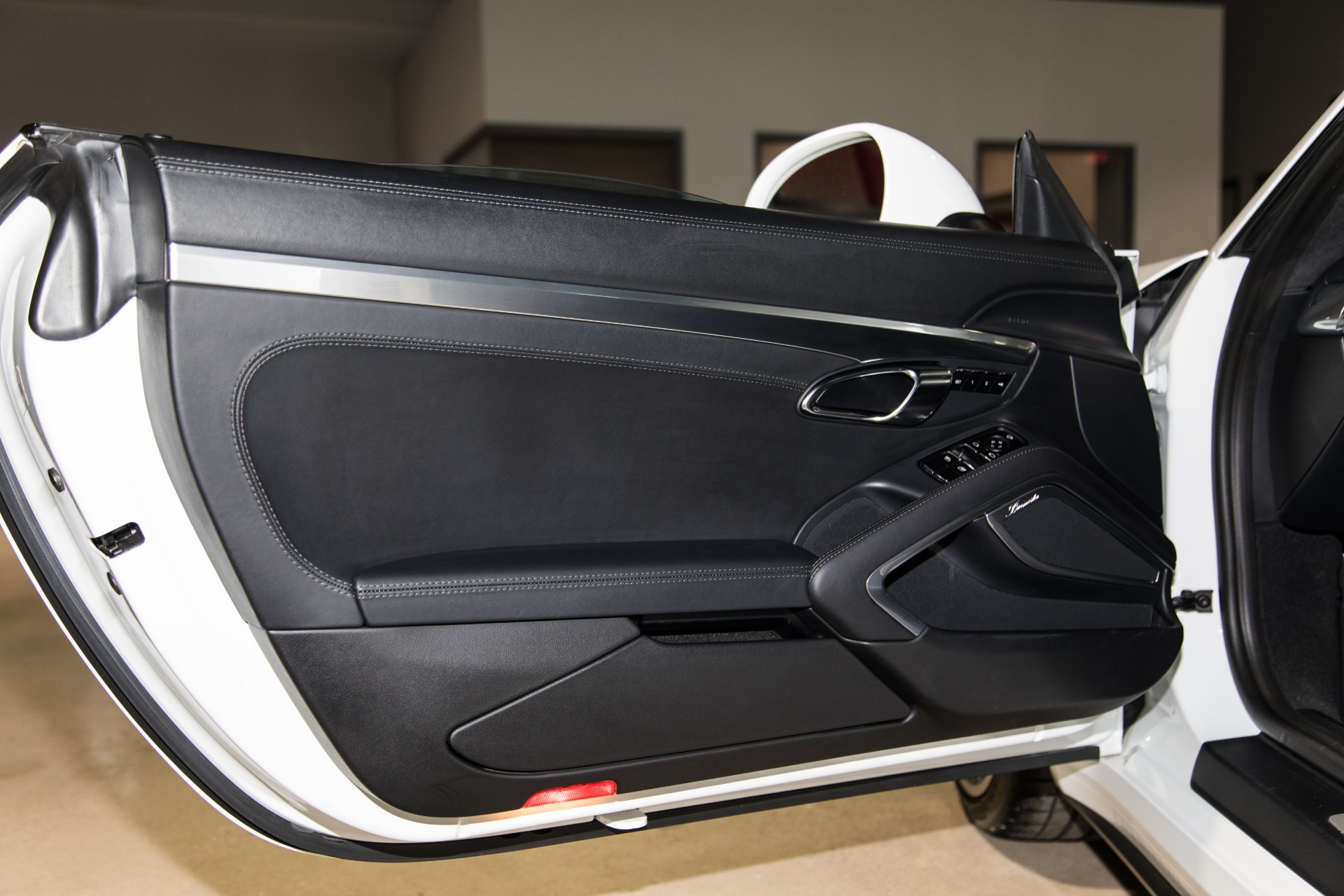 Used-2014-Porsche-911-Turbo