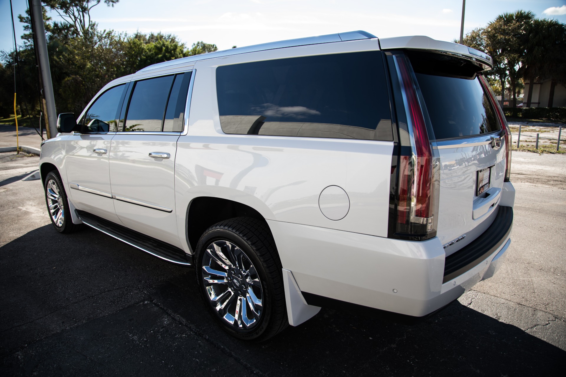 Used-2017-Cadillac-Escalade-ESV-Luxury