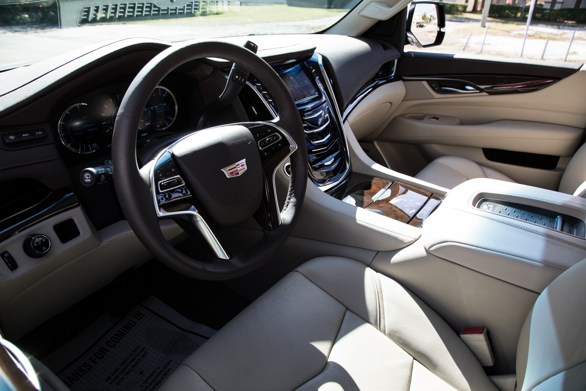 Used-2017-Cadillac-Escalade-ESV-Luxury