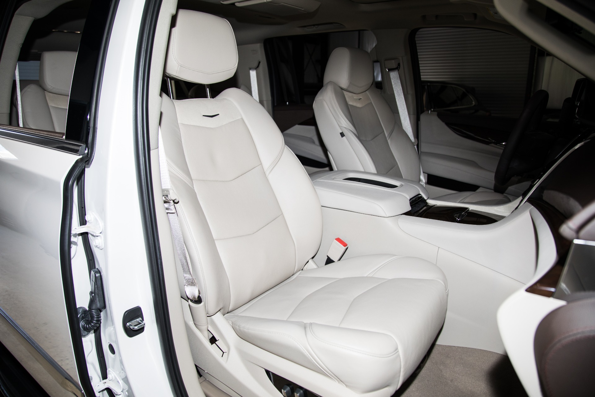 Used-2017-Cadillac-Escalade-ESV-Luxury