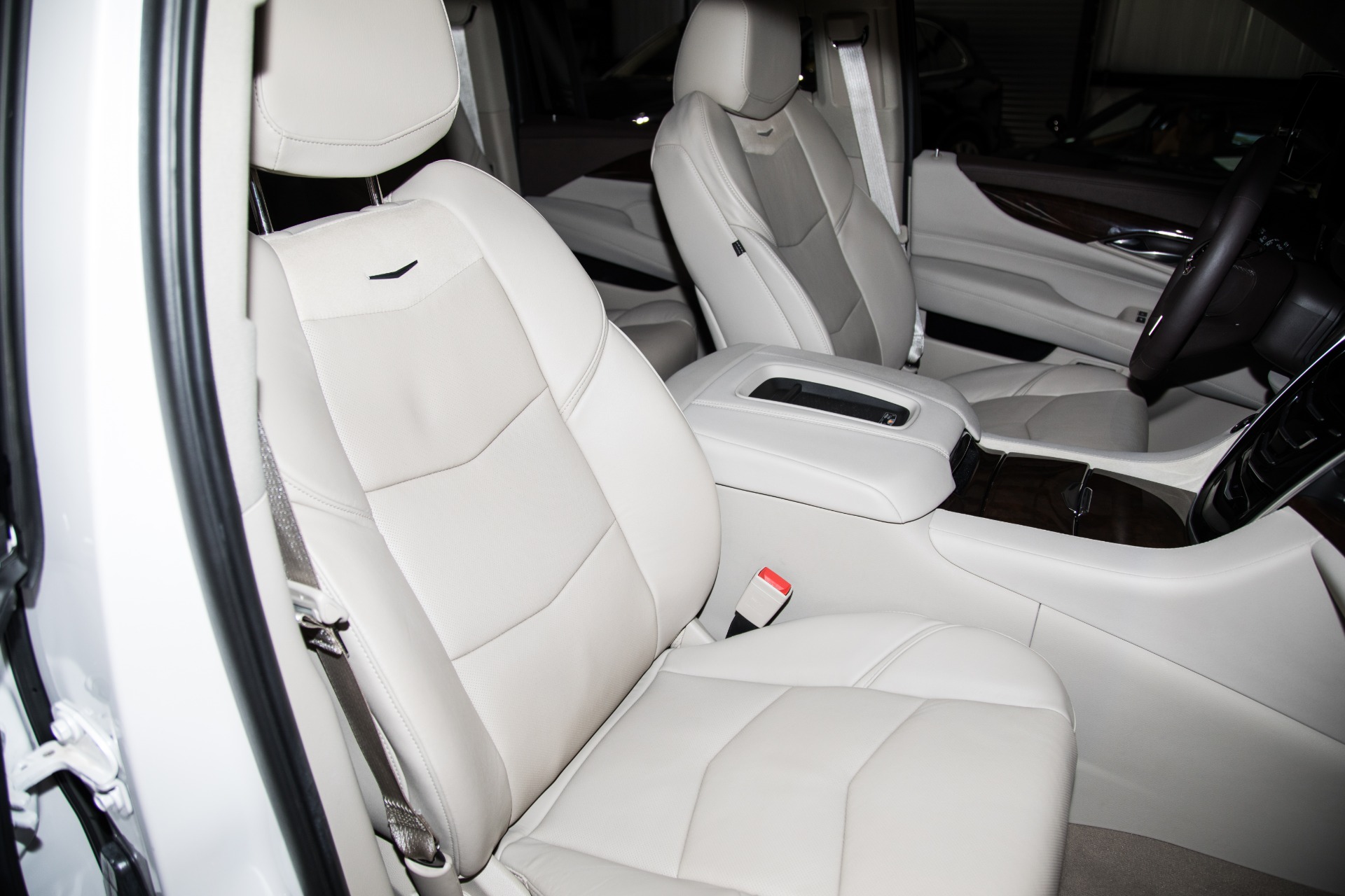 Used-2017-Cadillac-Escalade-ESV-Luxury