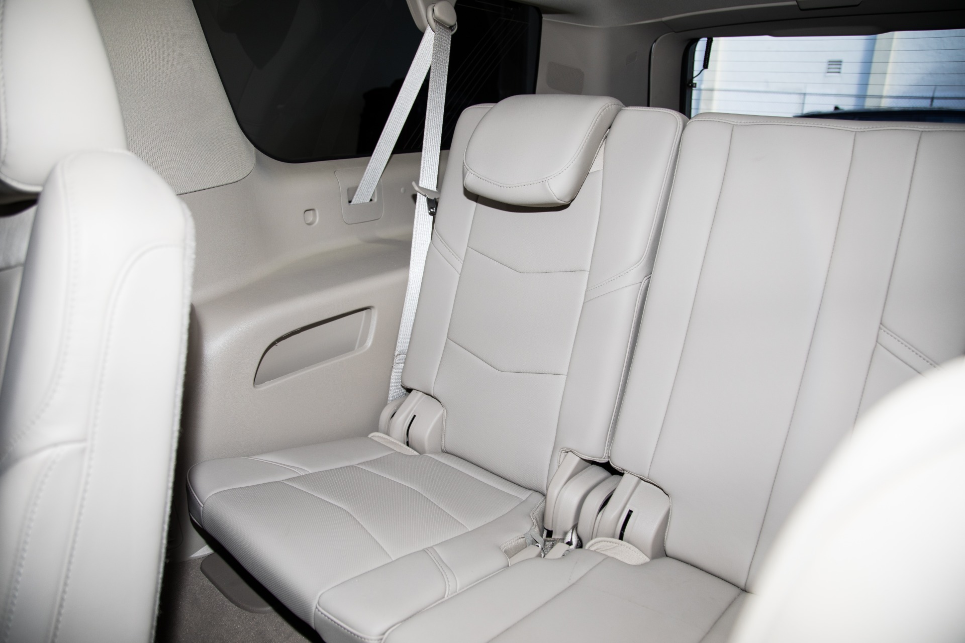Used-2017-Cadillac-Escalade-ESV-Luxury