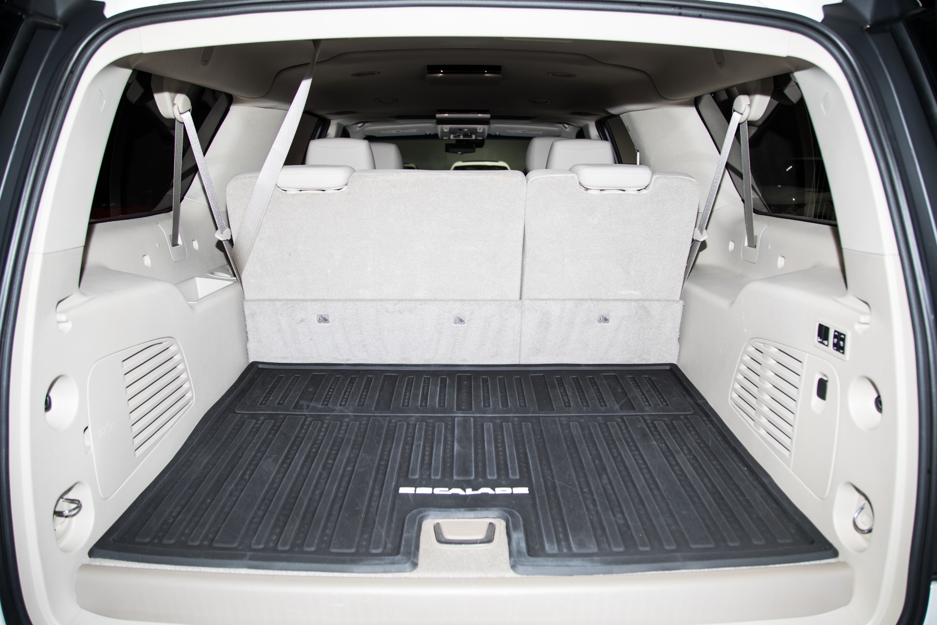Used-2017-Cadillac-Escalade-ESV-Luxury