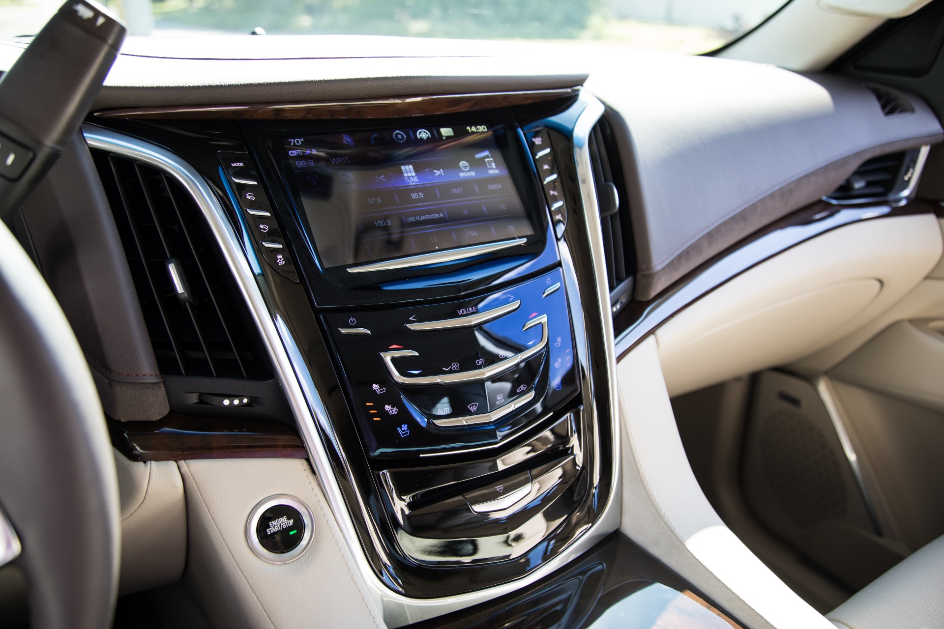 Used-2017-Cadillac-Escalade-ESV-Luxury