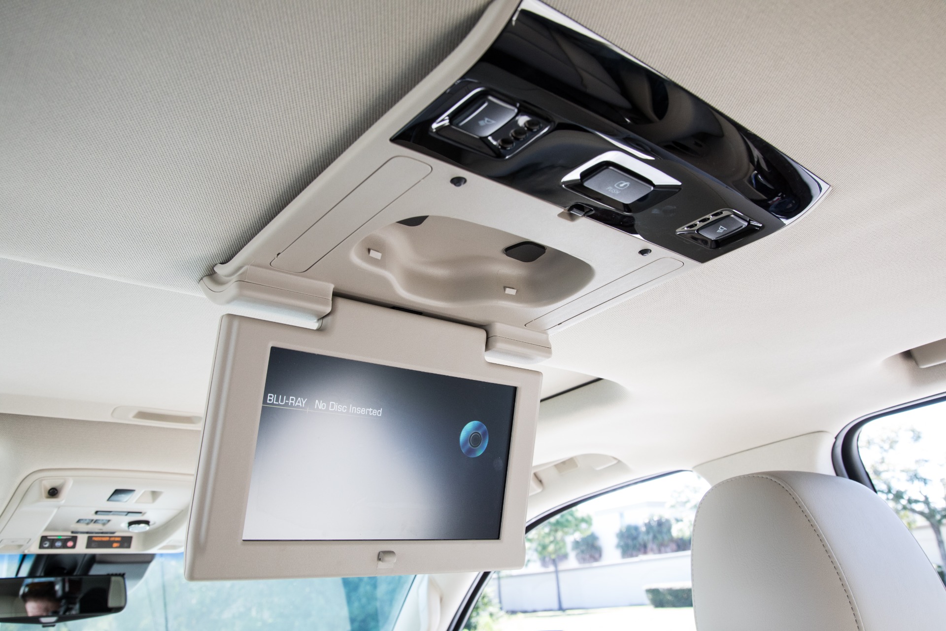 Used-2017-Cadillac-Escalade-ESV-Luxury
