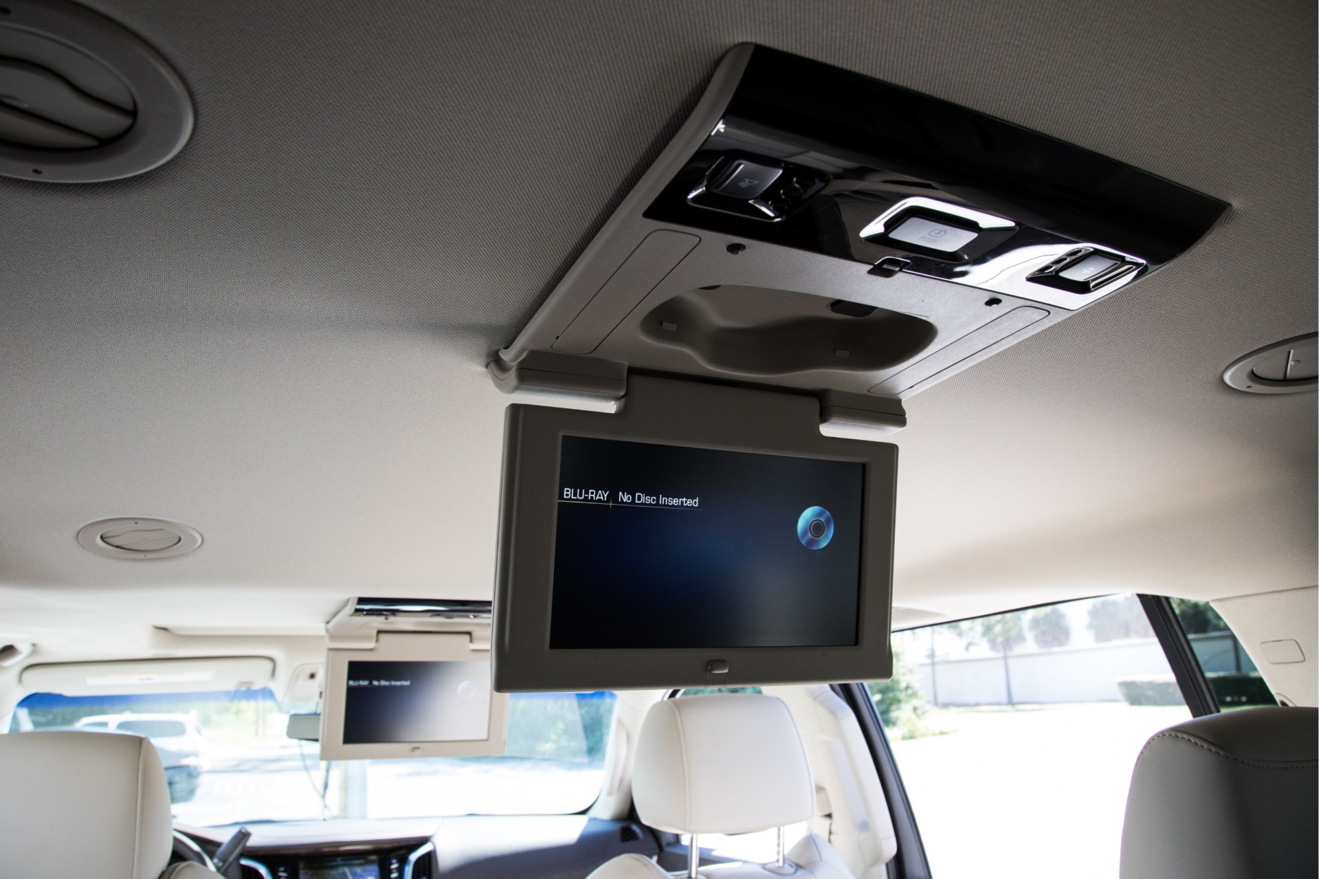 Used-2017-Cadillac-Escalade-ESV-Luxury