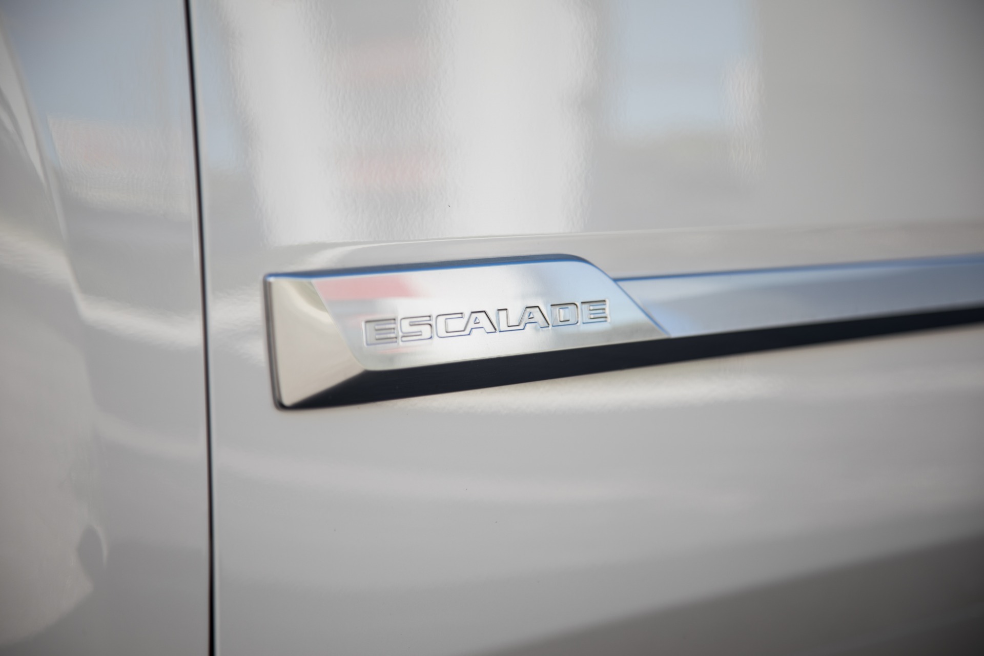 Used-2017-Cadillac-Escalade-ESV-Luxury