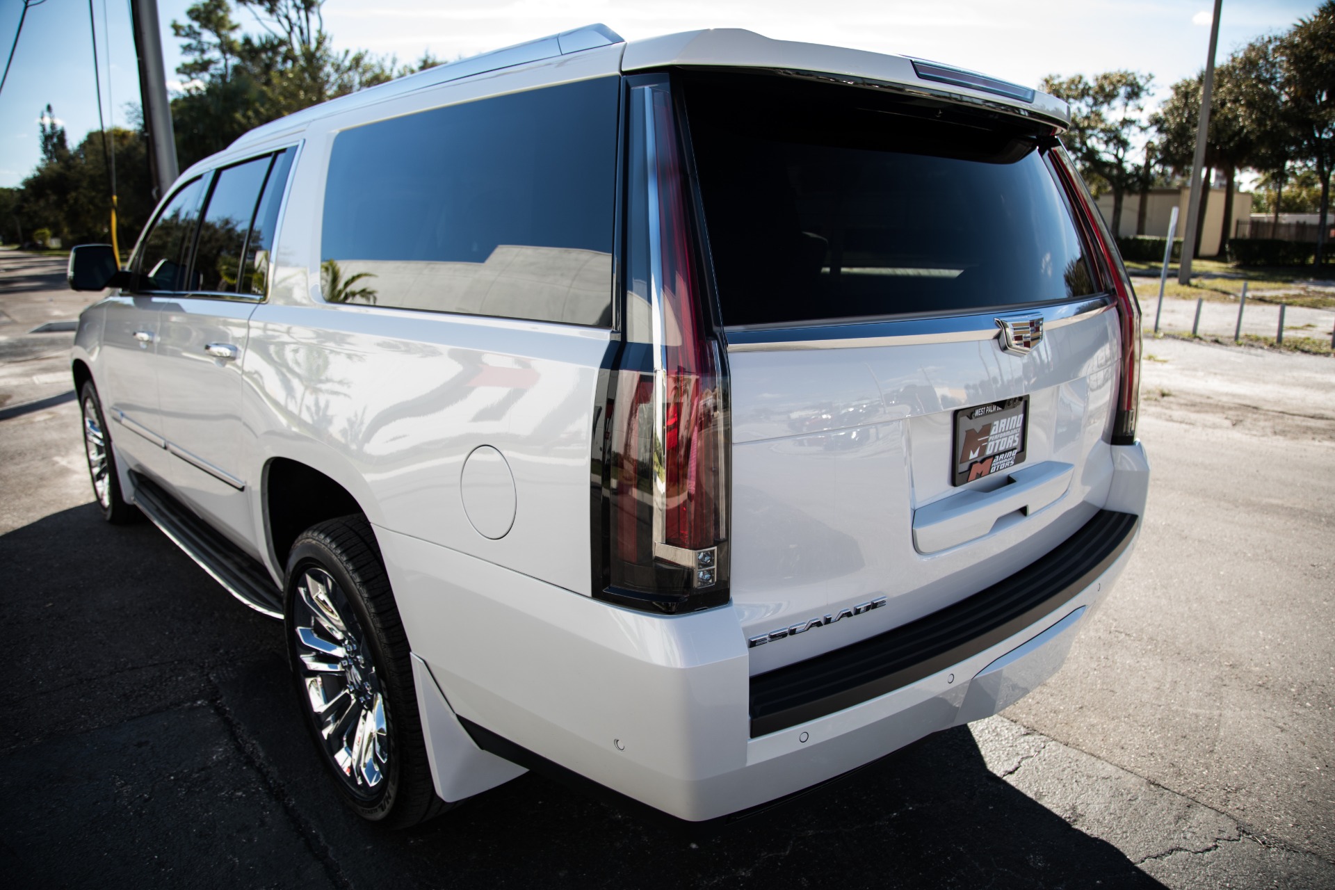 Used-2017-Cadillac-Escalade-ESV-Luxury