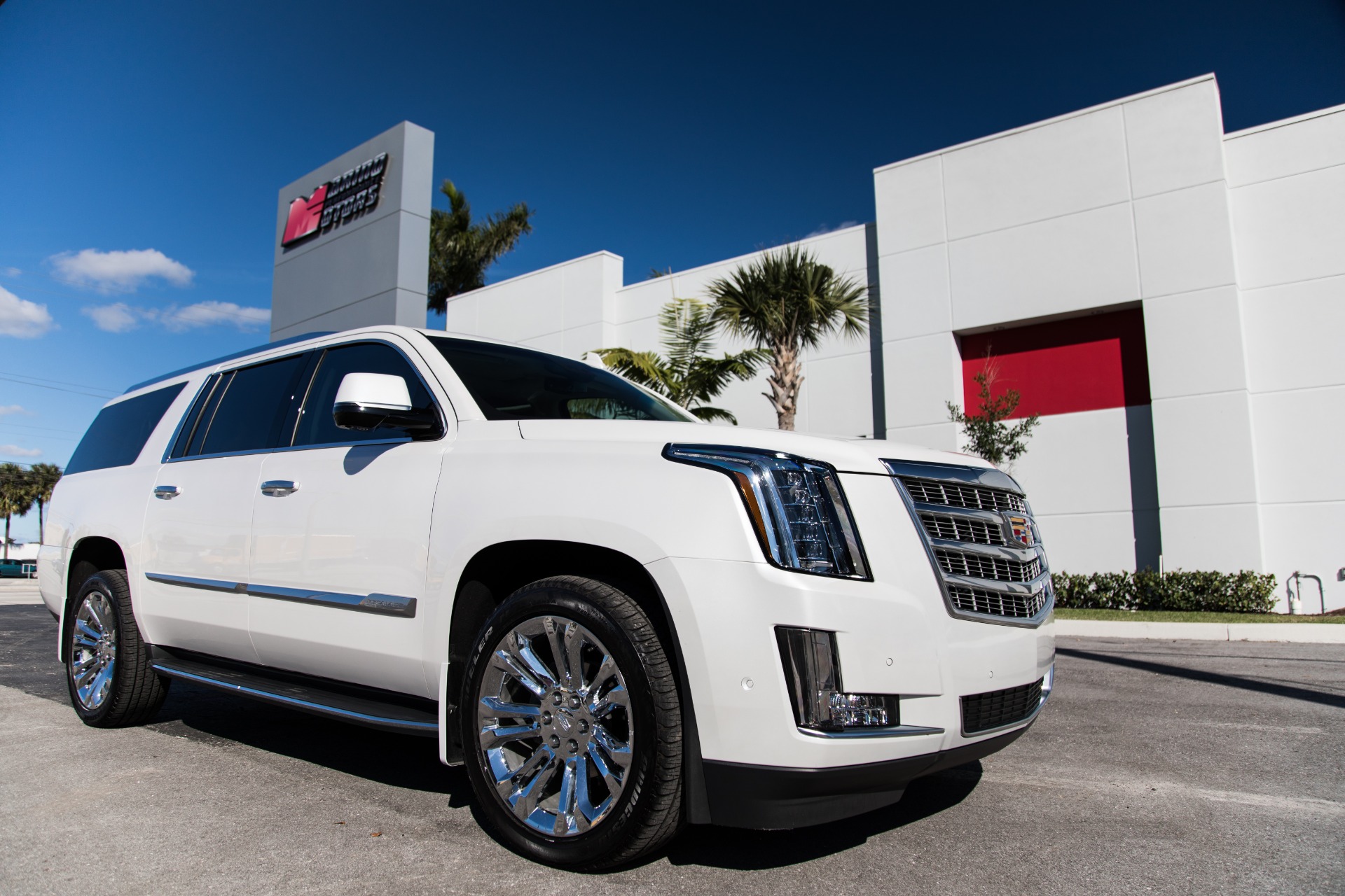 Used-2017-Cadillac-Escalade-ESV-Luxury