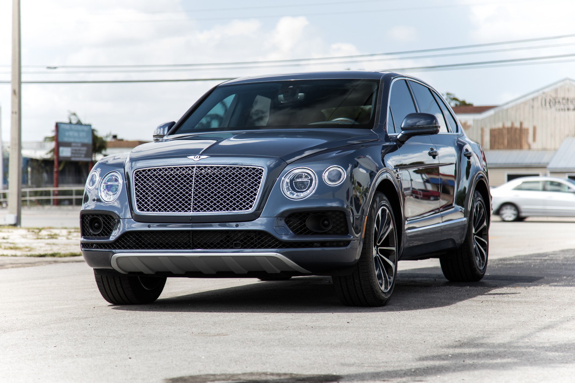 Used-2018-Bentley-Bentayga-Onyx-Edition