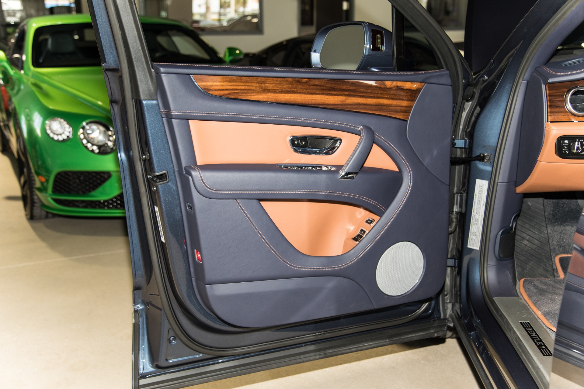 Used-2018-Bentley-Bentayga-Onyx-Edition