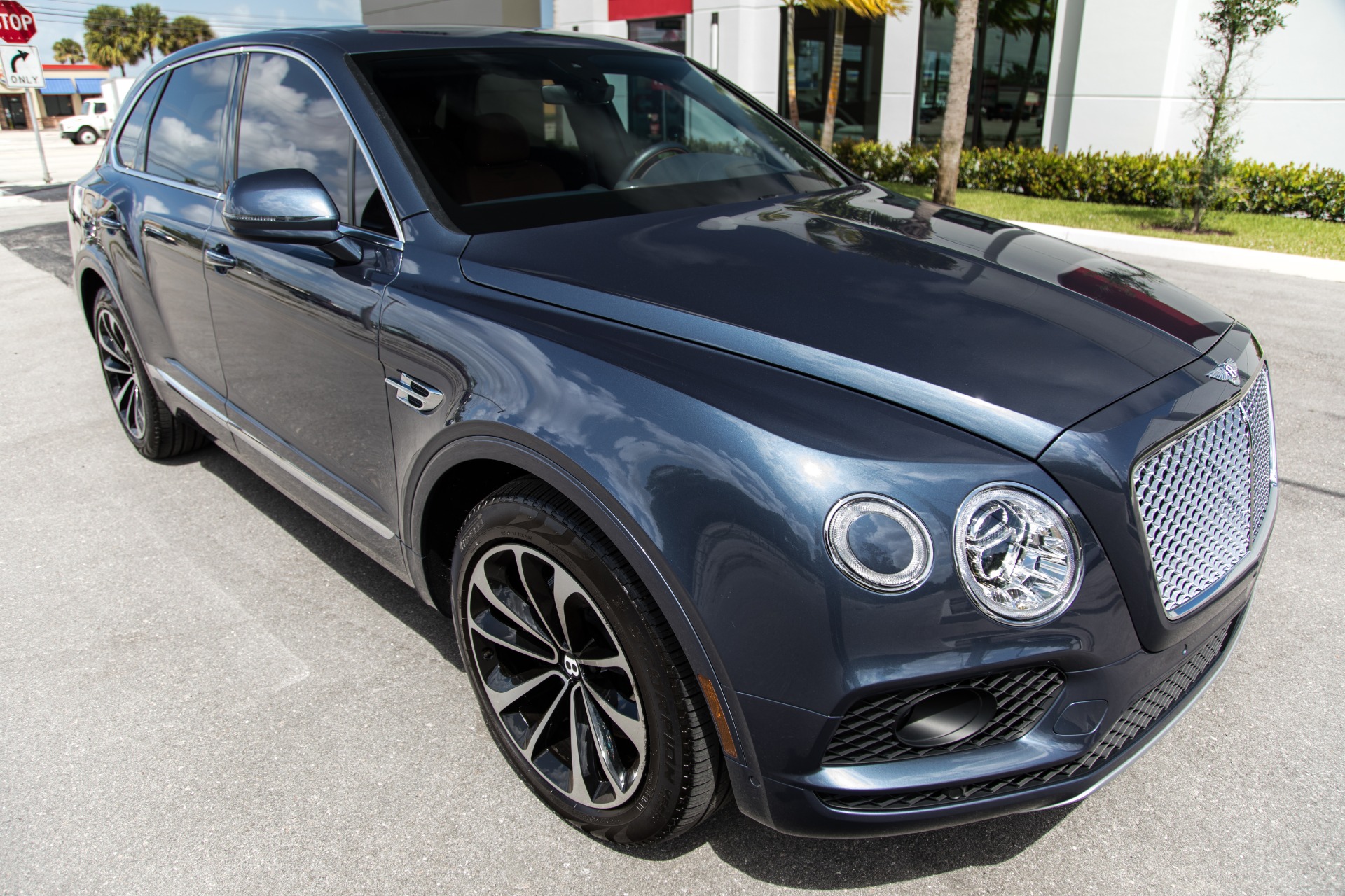 Used-2018-Bentley-Bentayga-Onyx-Edition