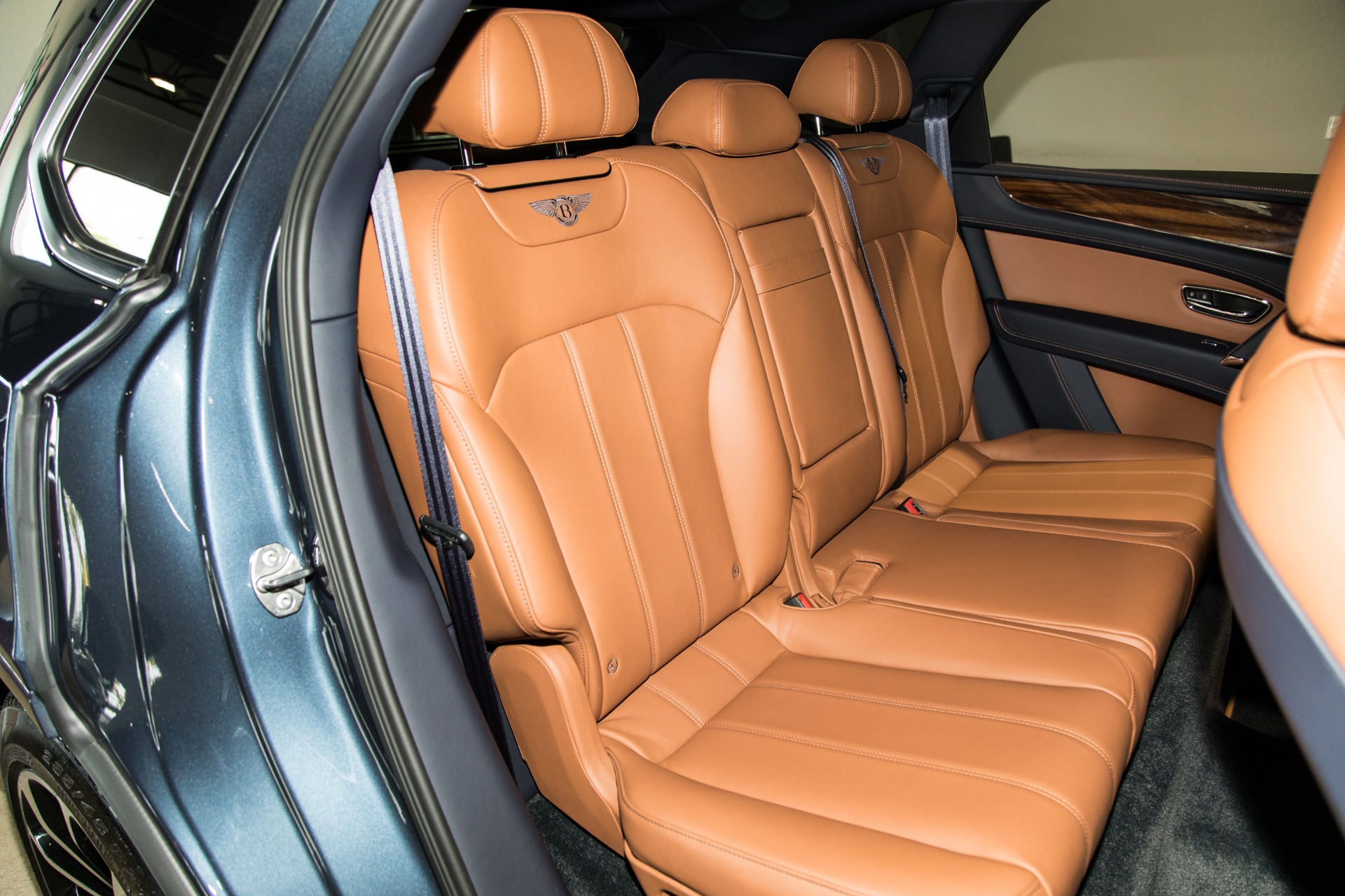 Used-2018-Bentley-Bentayga-Onyx-Edition