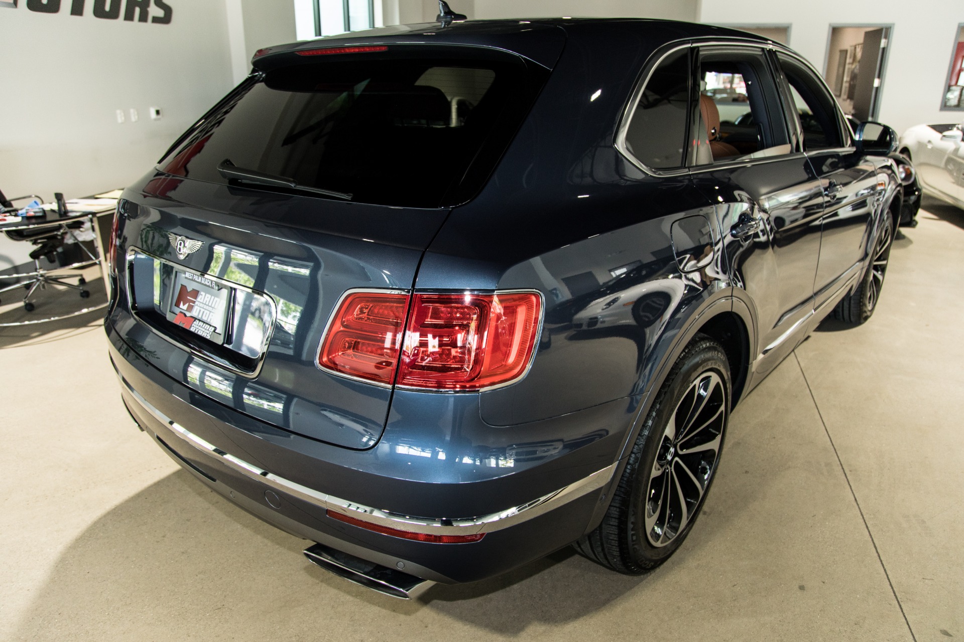 Used-2018-Bentley-Bentayga-Onyx-Edition