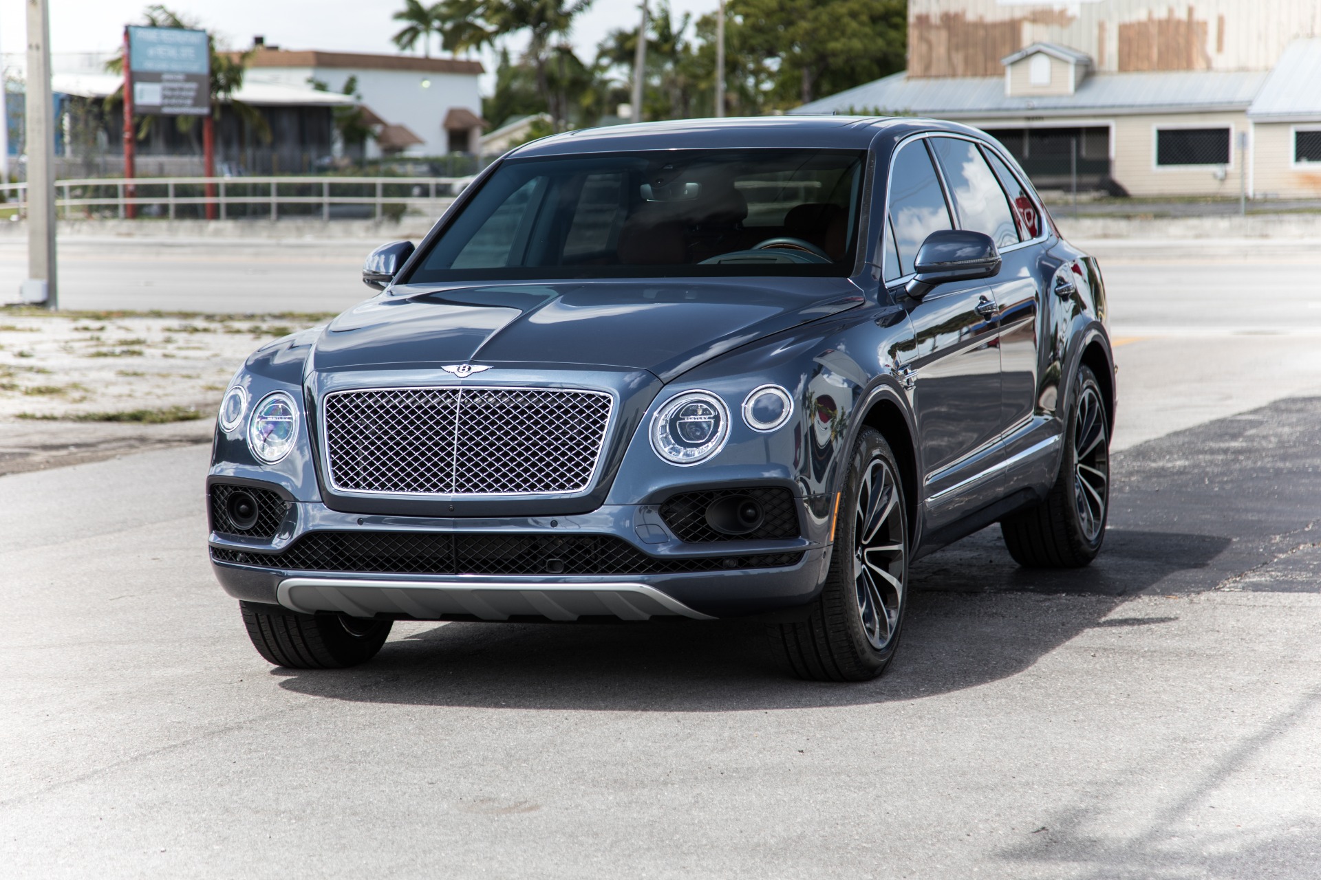 Used-2018-Bentley-Bentayga-Onyx-Edition
