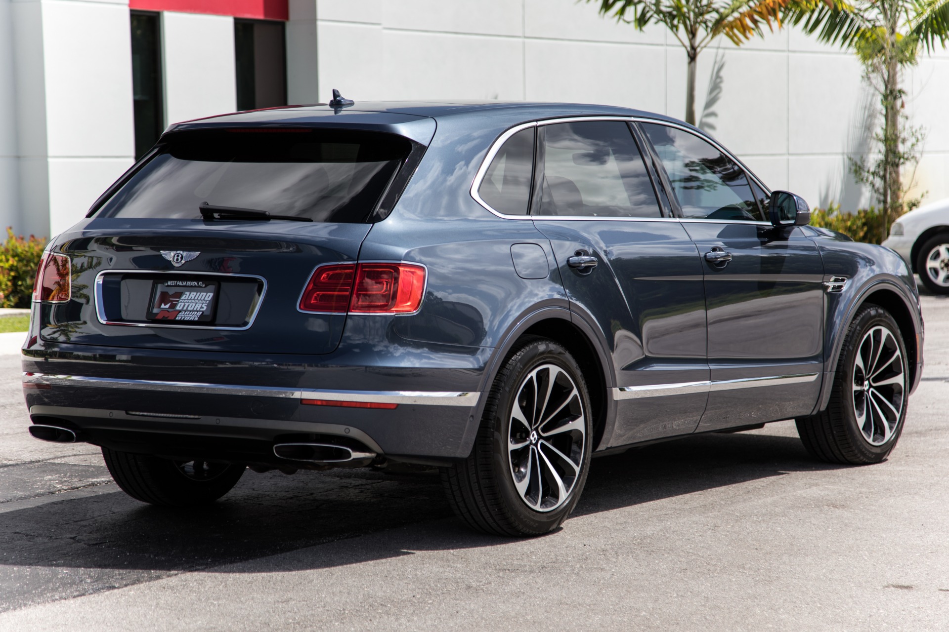 Used-2018-Bentley-Bentayga-Onyx-Edition