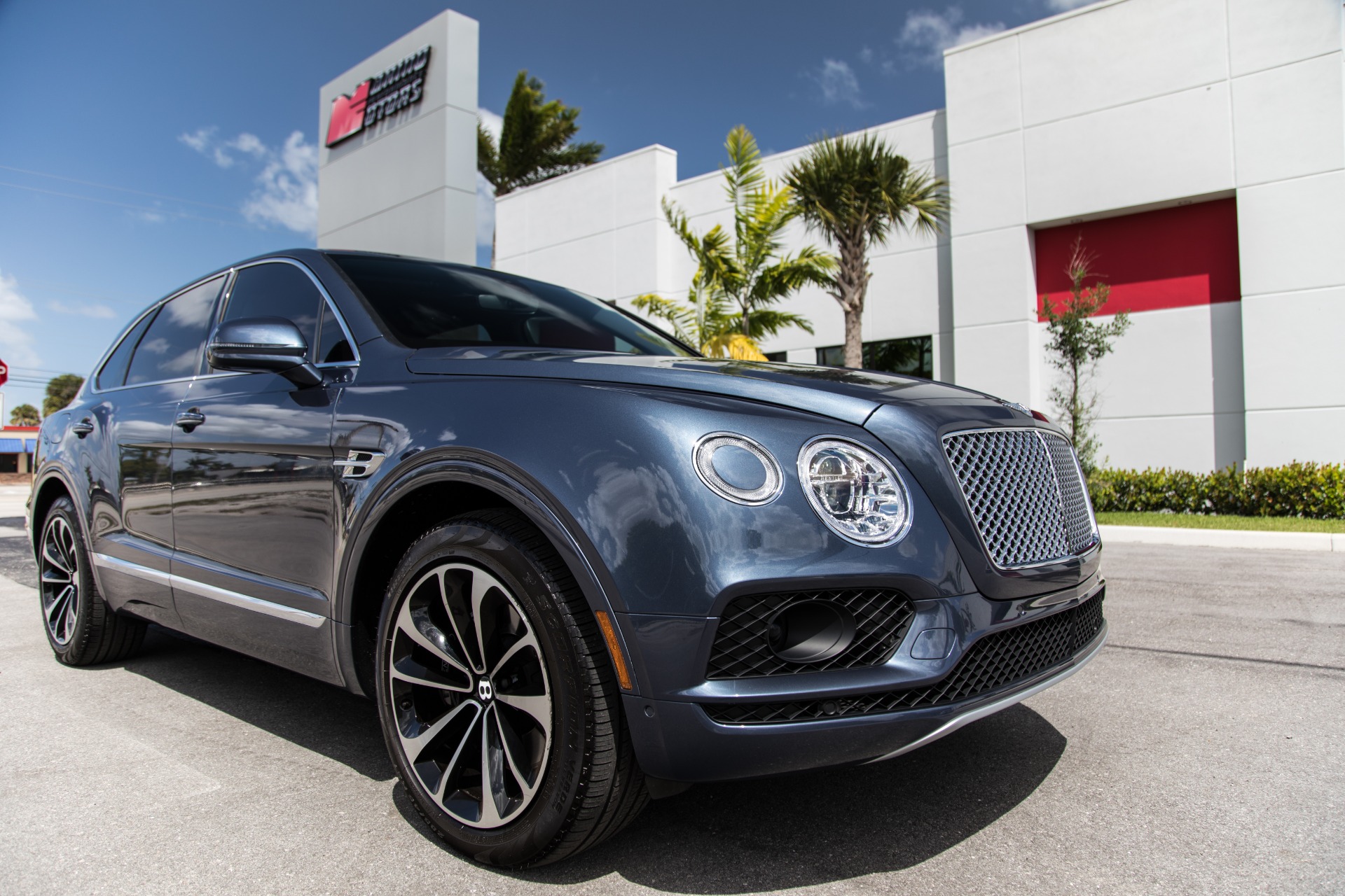 Used-2018-Bentley-Bentayga-Onyx-Edition