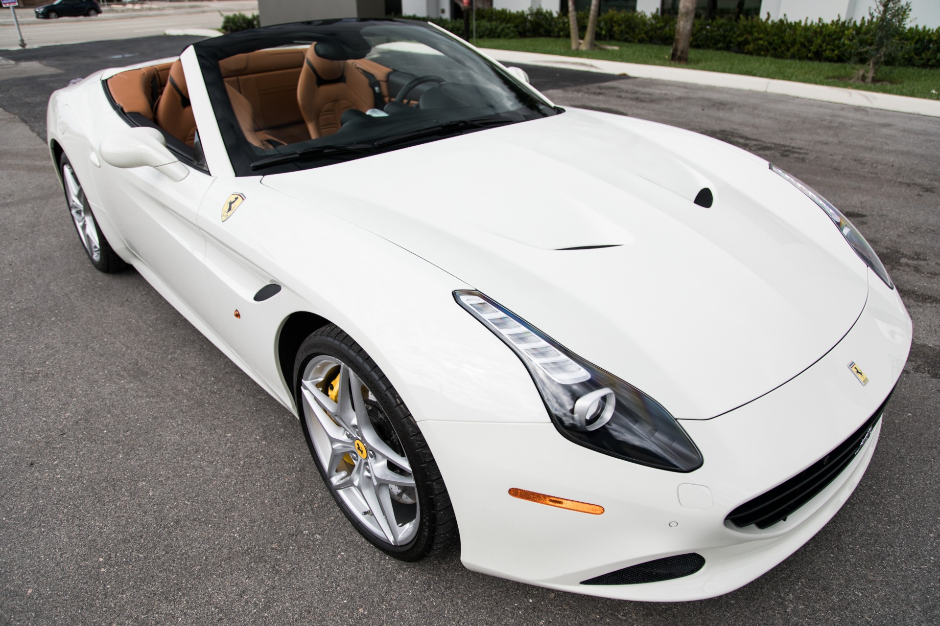 Used-2016-Ferrari-California-T