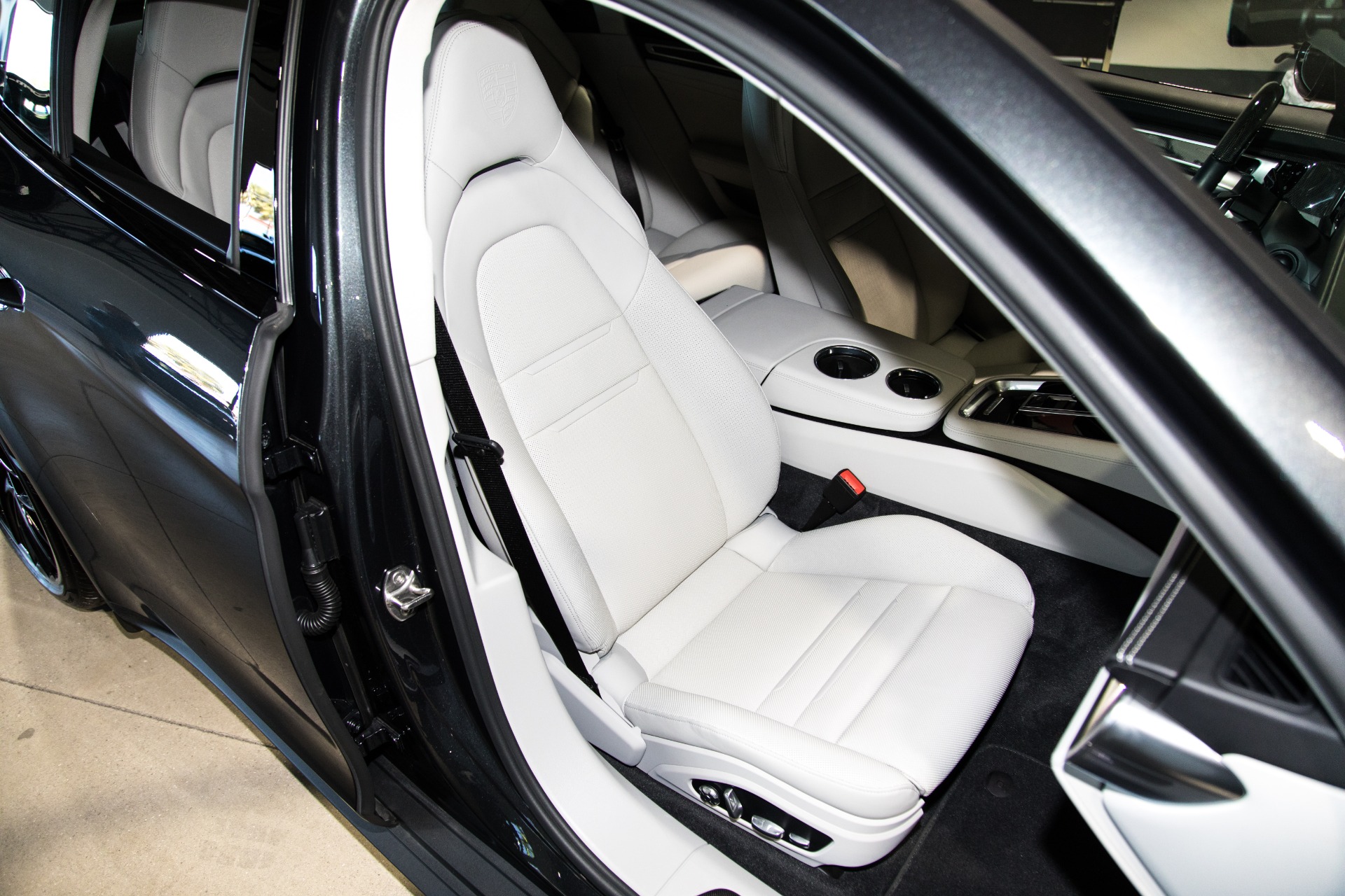 Used-2018-Porsche-Panamera-4S