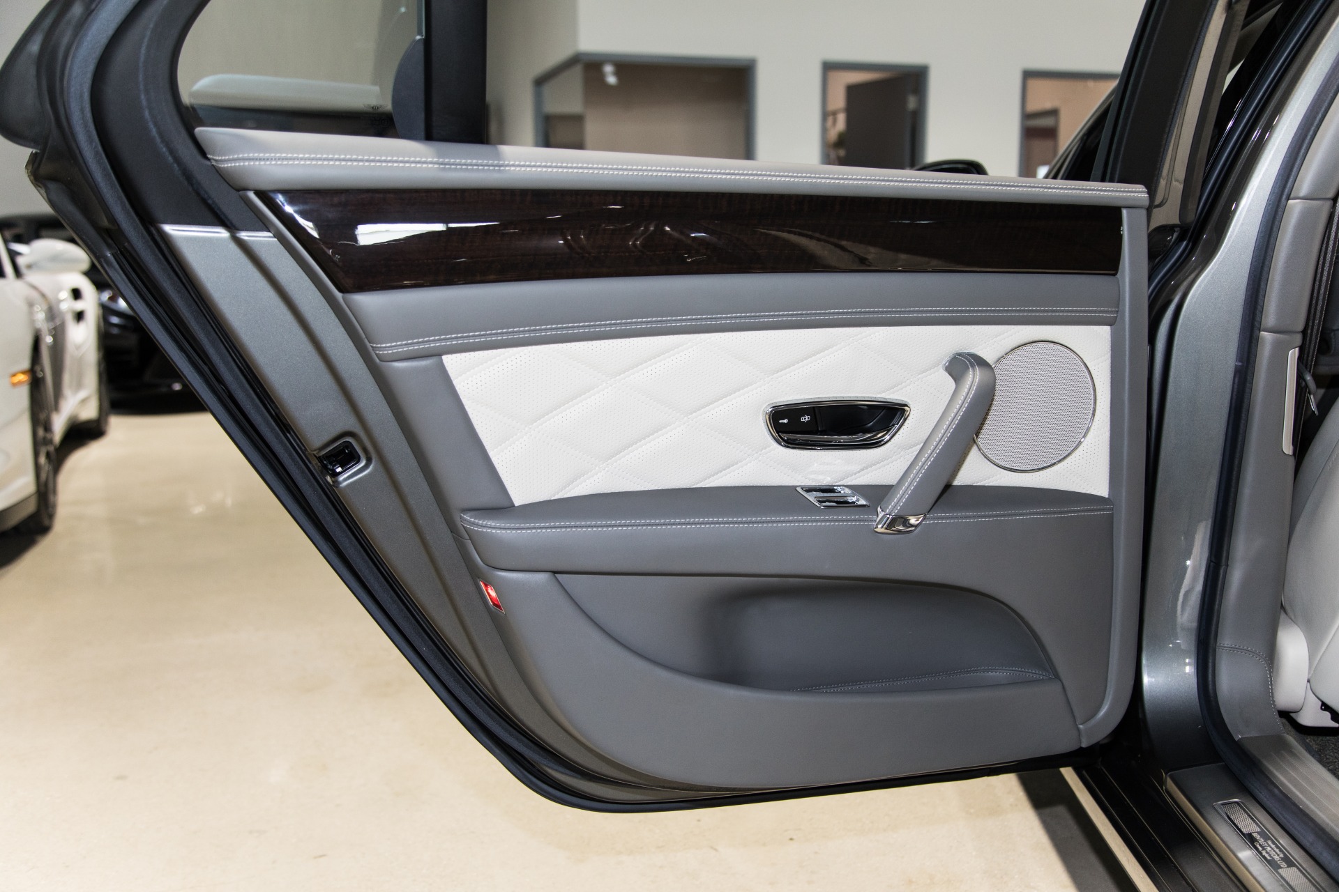Used-2014-Bentley-Flying-Spur