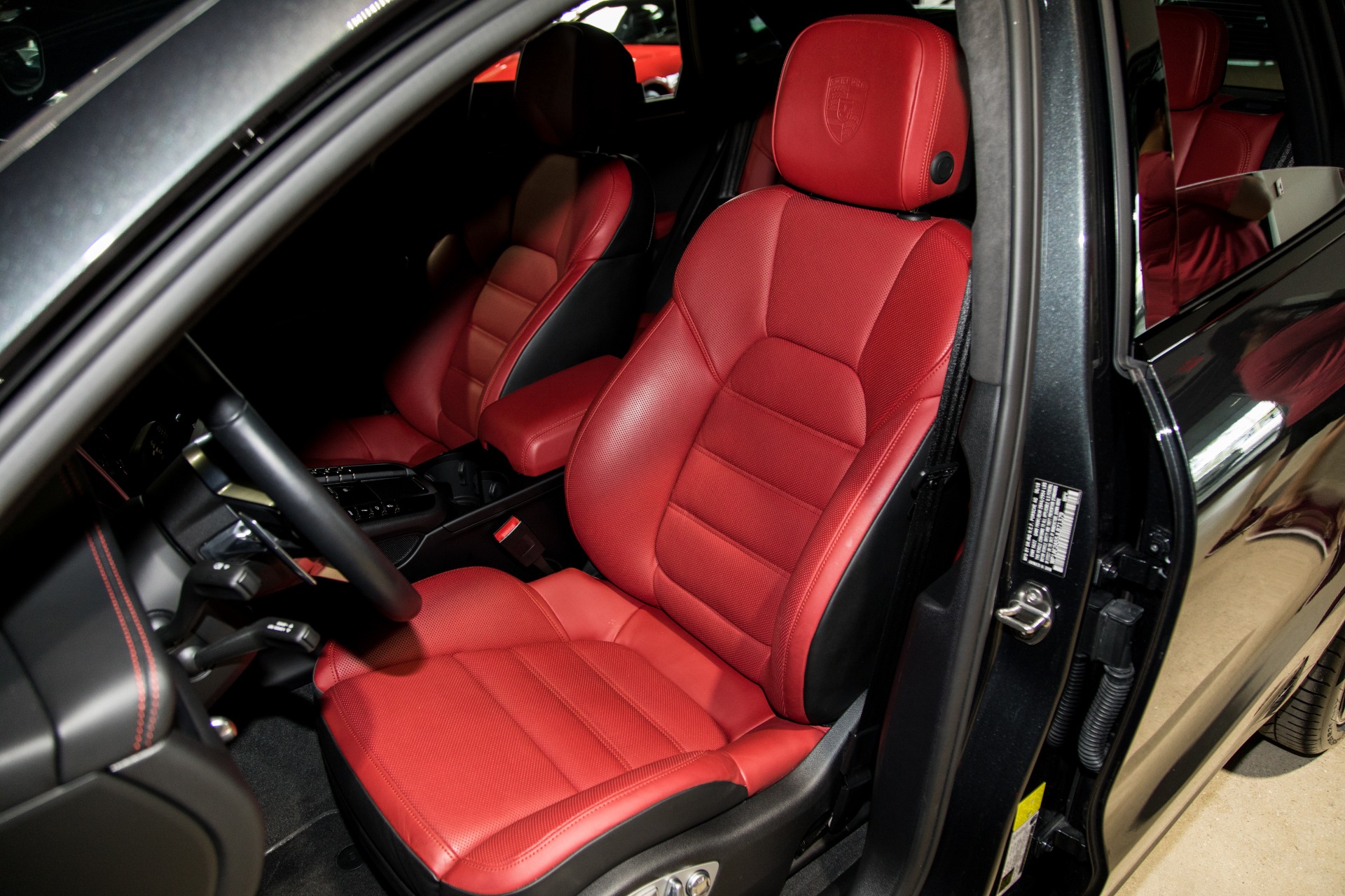 Used-2018-Porsche-Macan-Turbo