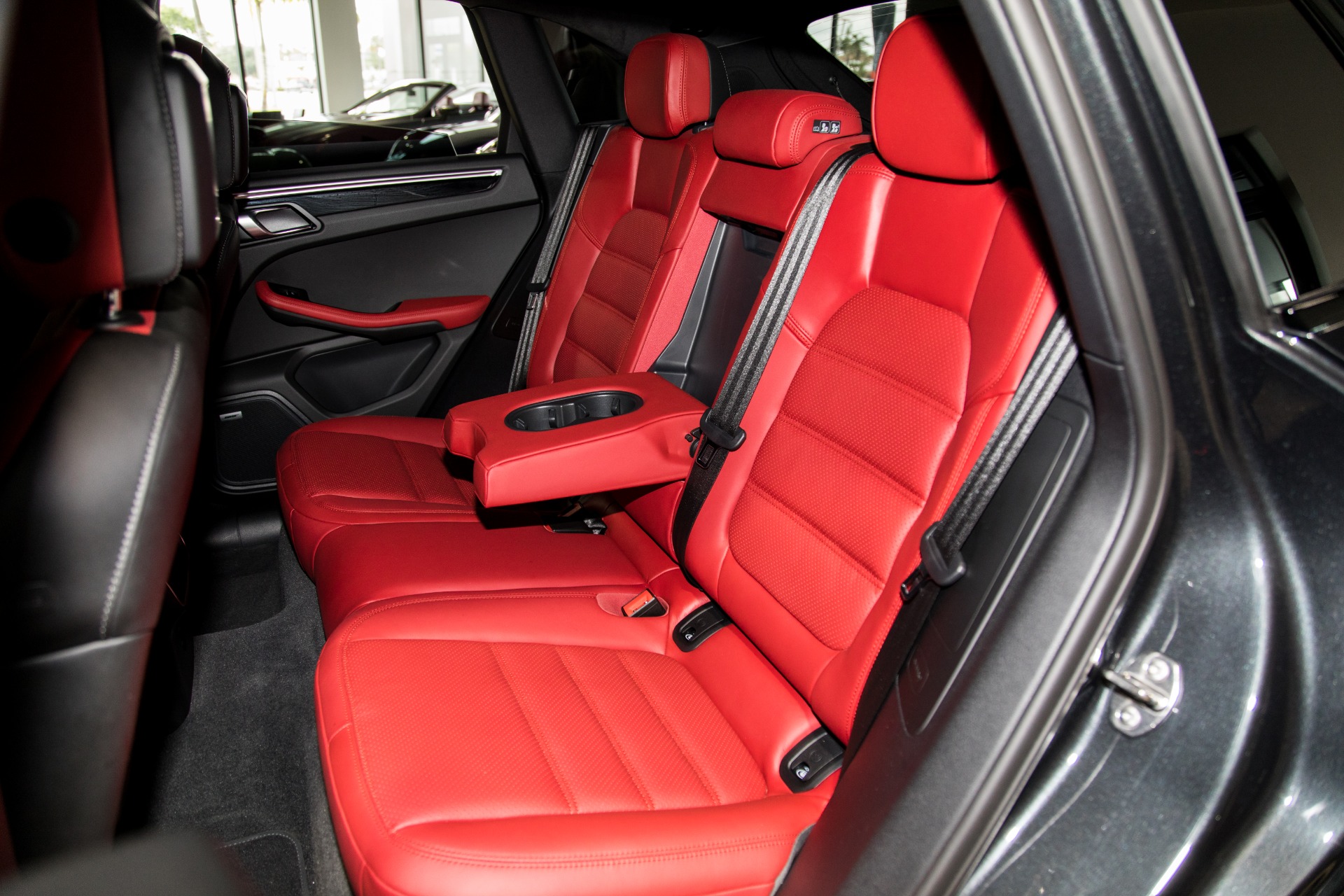 Used-2018-Porsche-Macan-Turbo