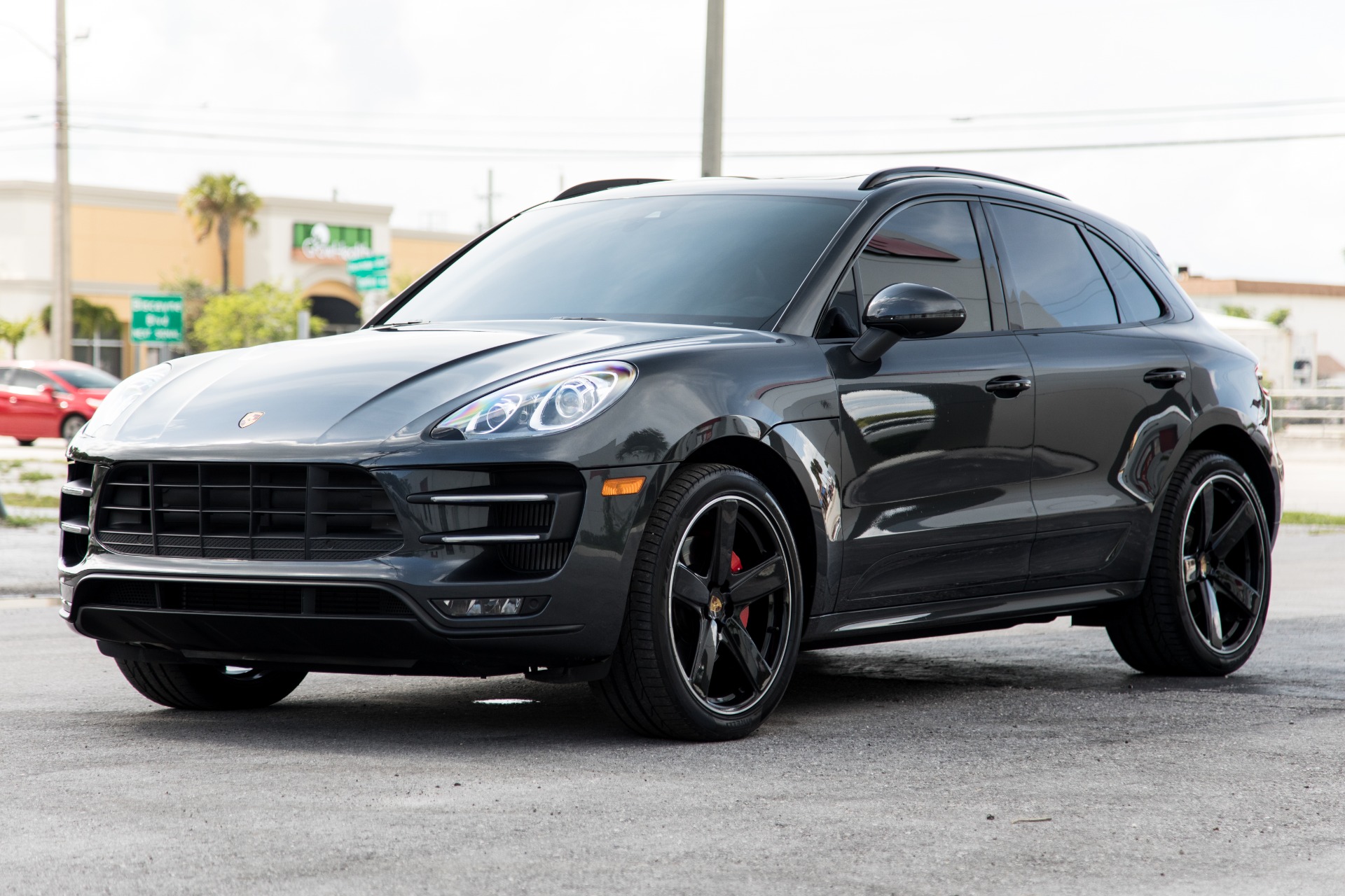 Used-2018-Porsche-Macan-Turbo