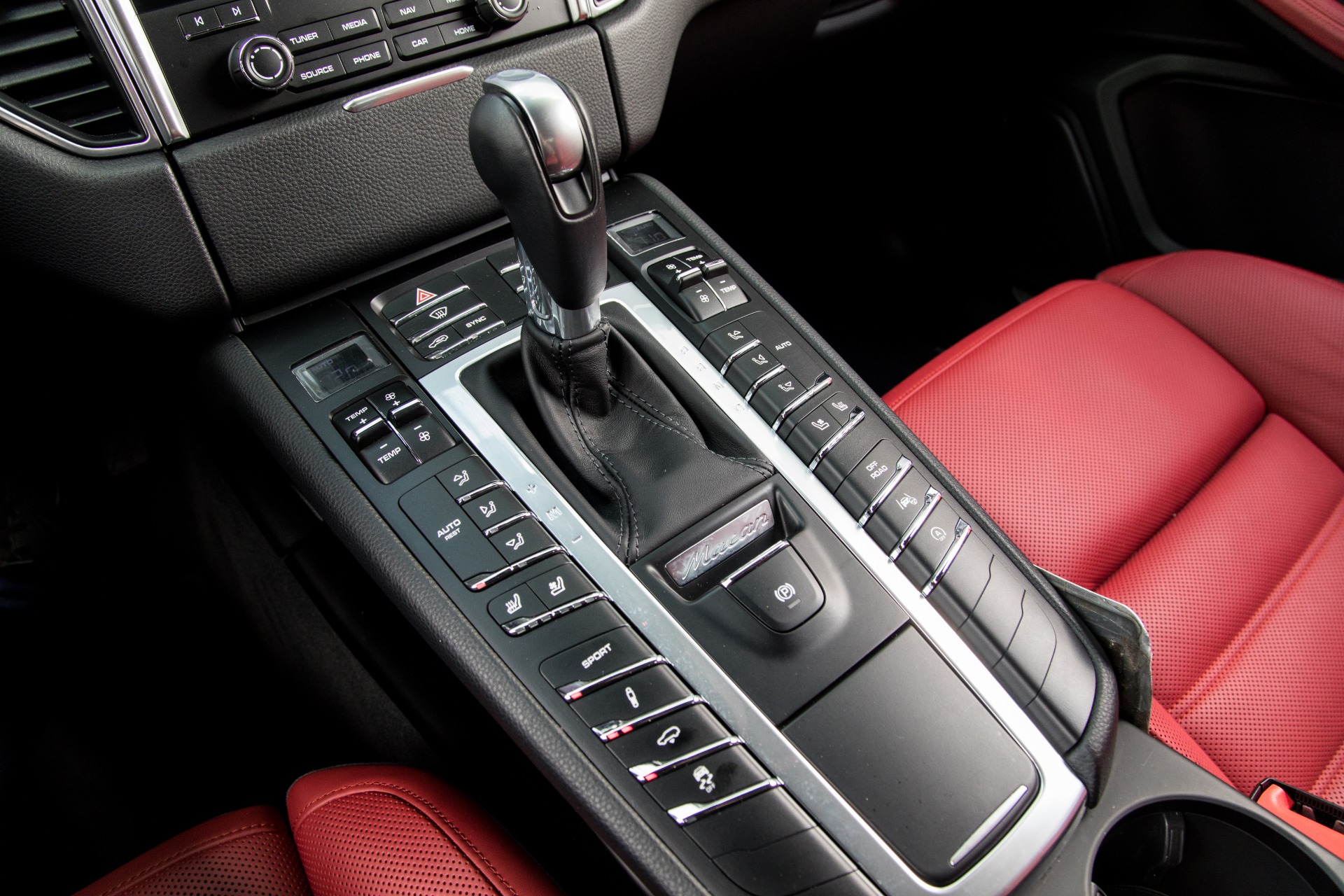 Used-2018-Porsche-Macan-Turbo