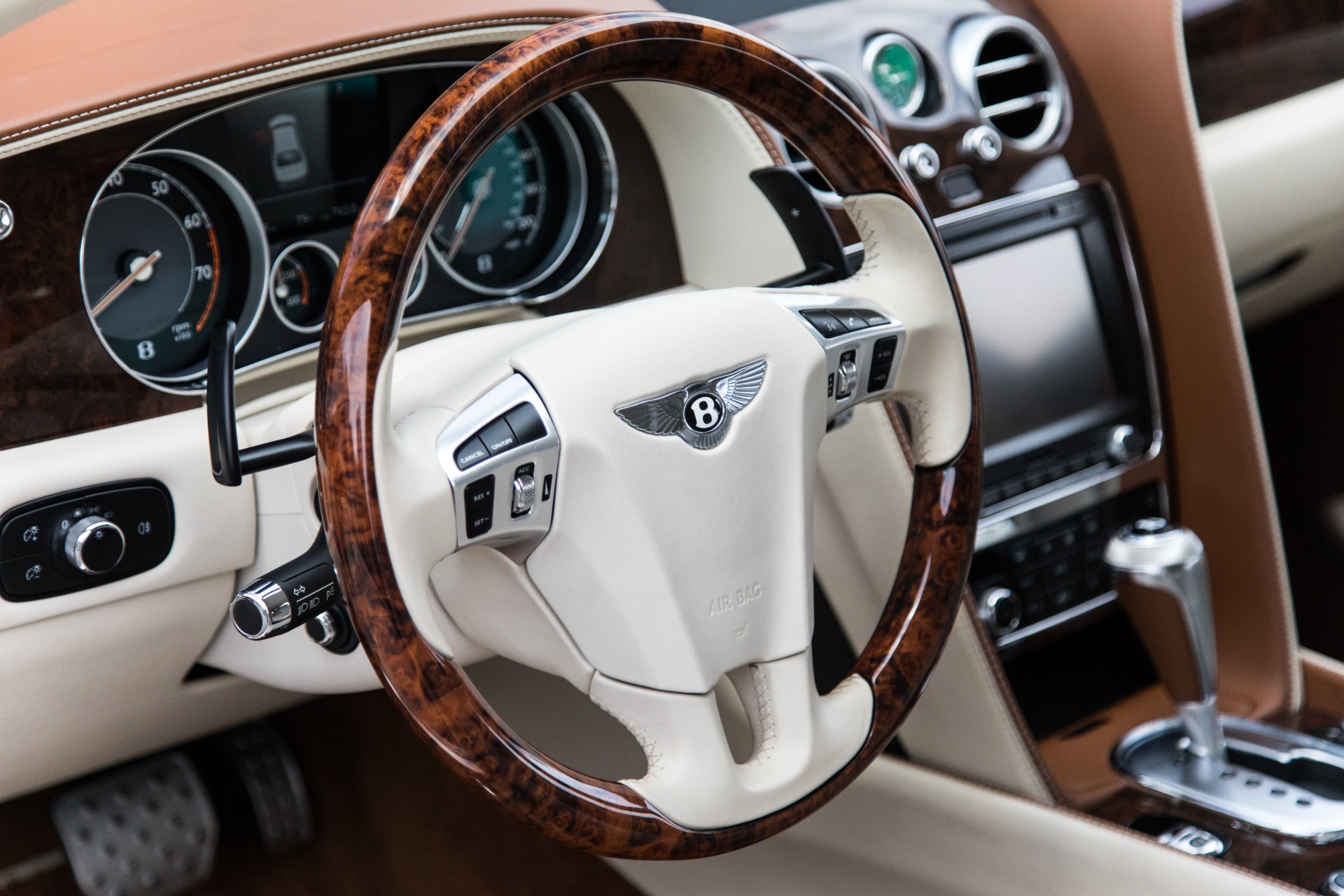 Used-2014-Bentley-Flying-Spur