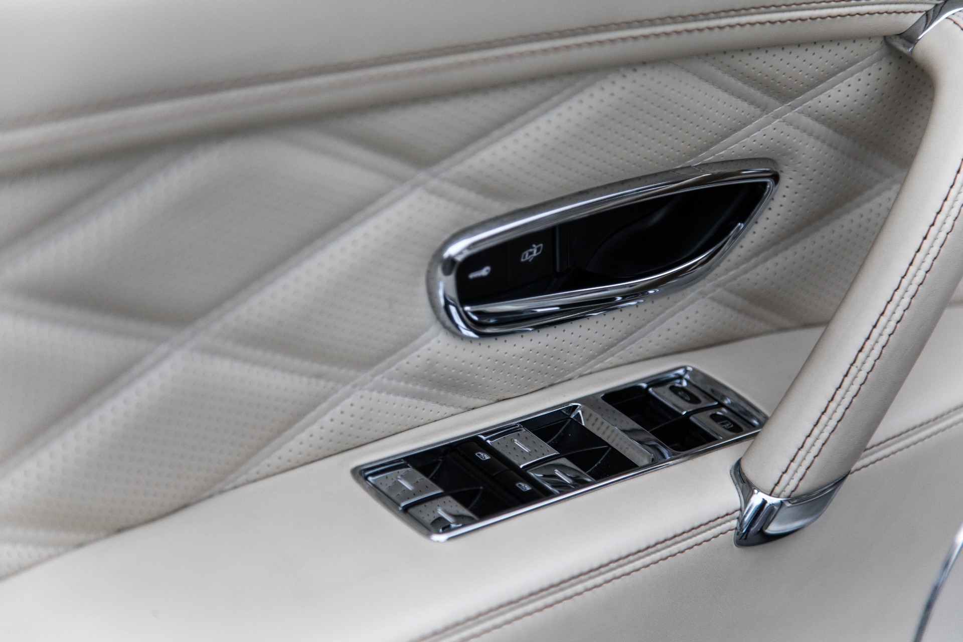Used-2014-Bentley-Flying-Spur