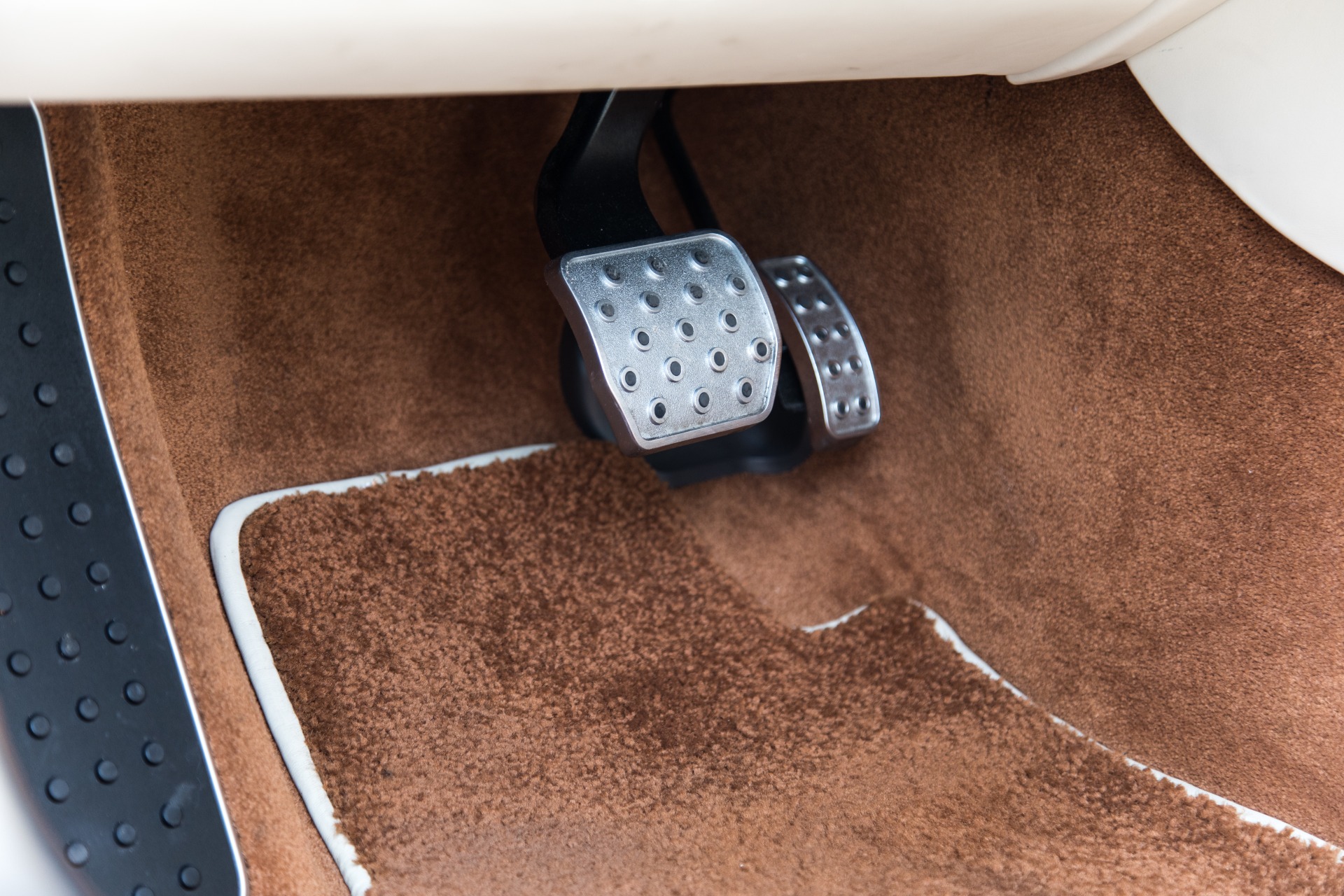 Used-2014-Bentley-Flying-Spur