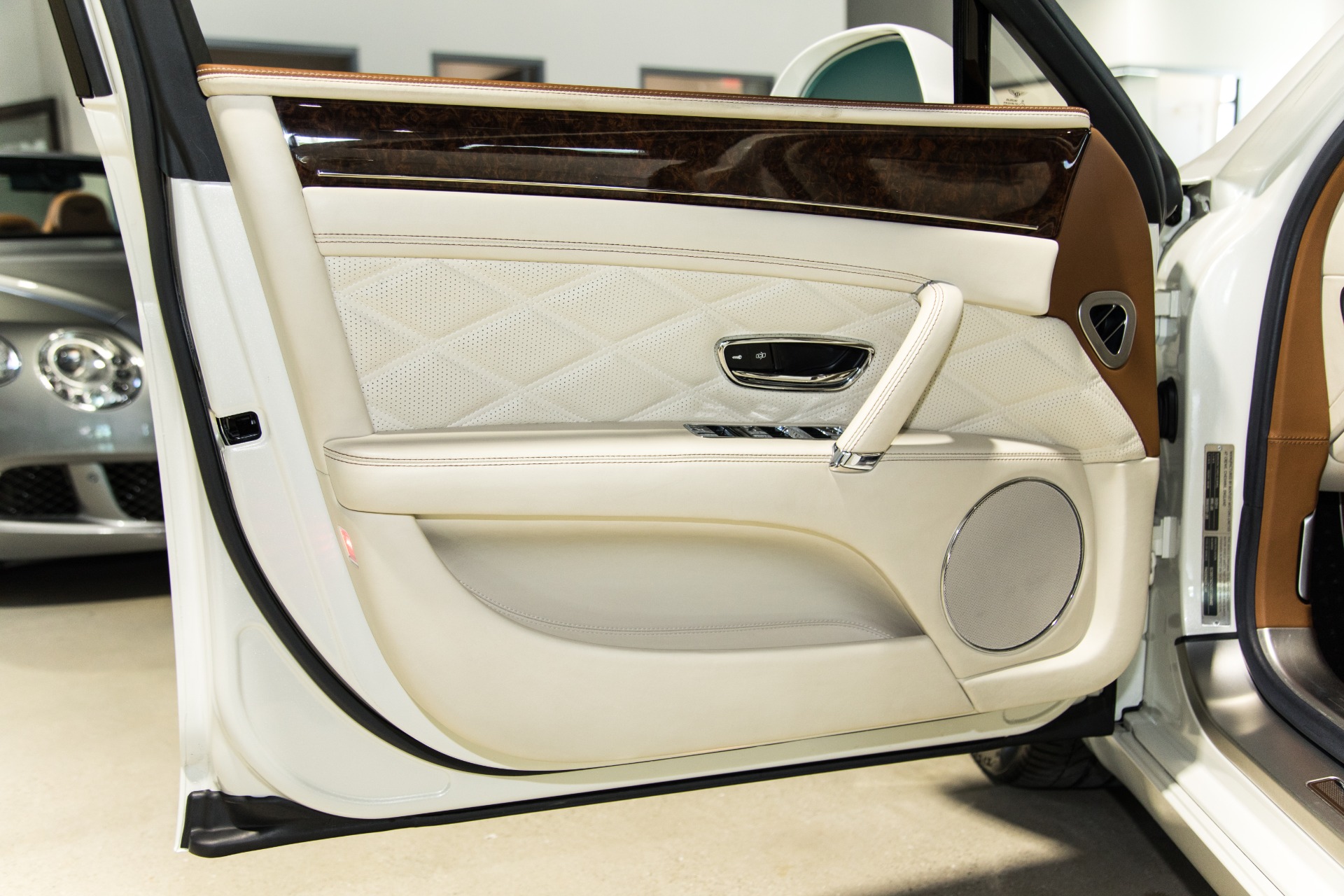 Used-2014-Bentley-Flying-Spur