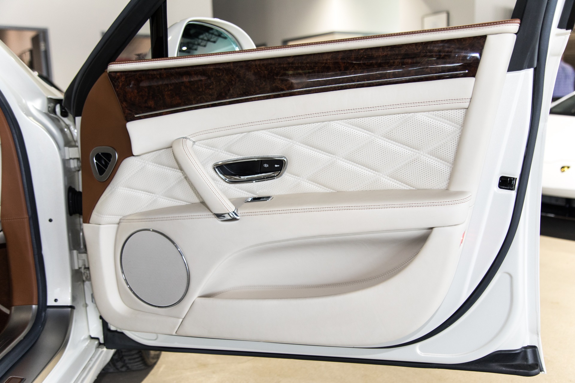 Used-2014-Bentley-Flying-Spur