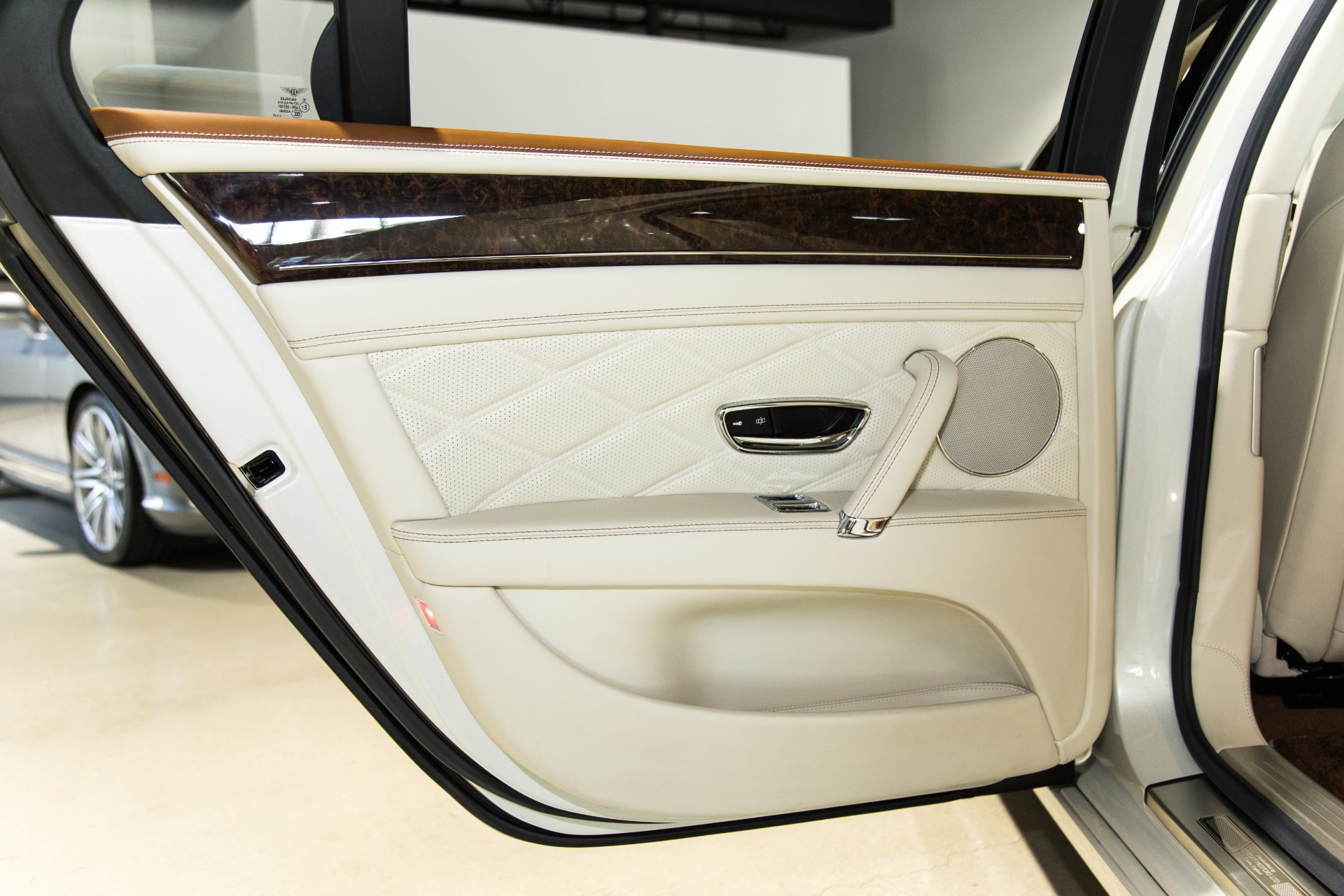 Used-2014-Bentley-Flying-Spur