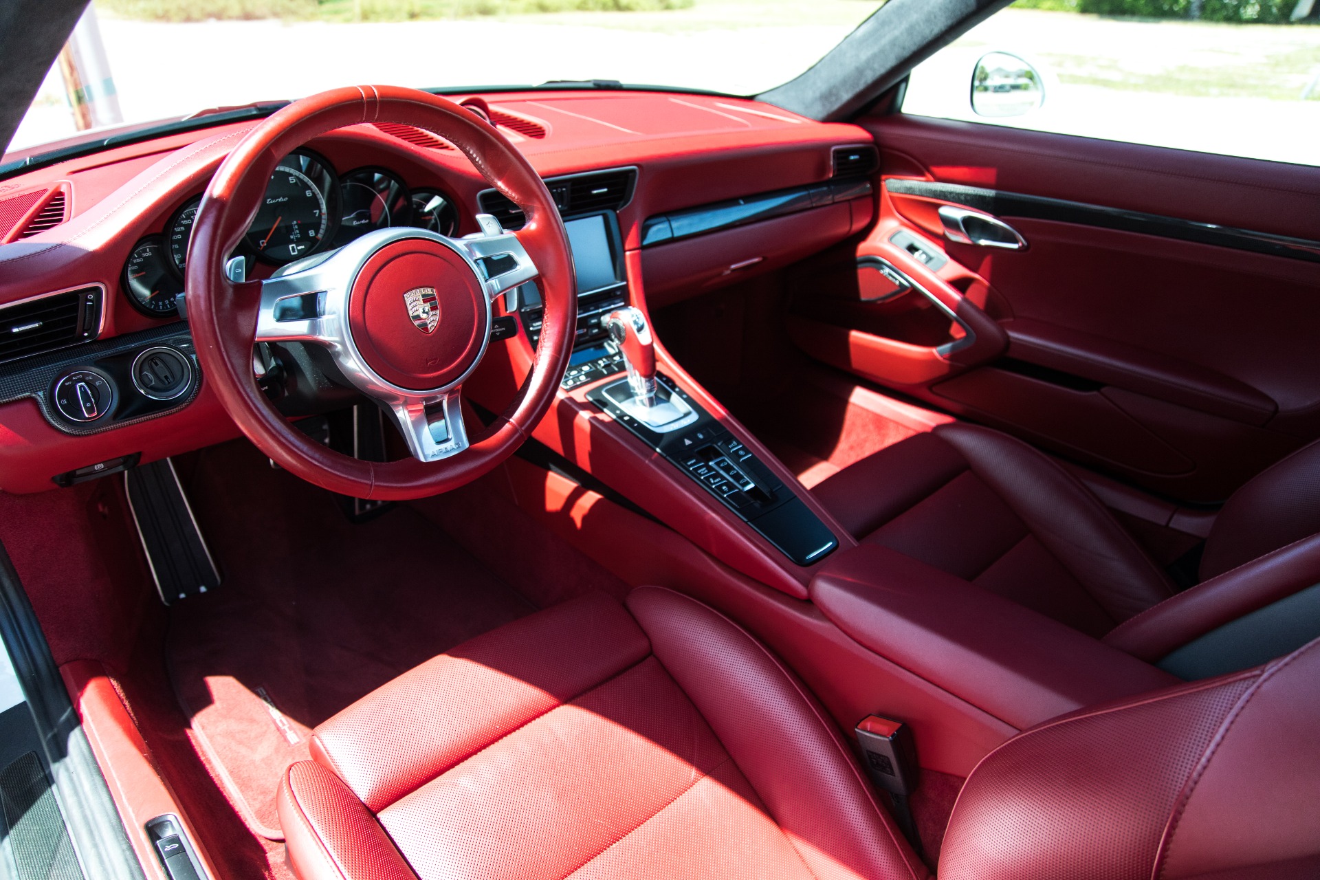 Used-2015-Porsche-911-Turbo