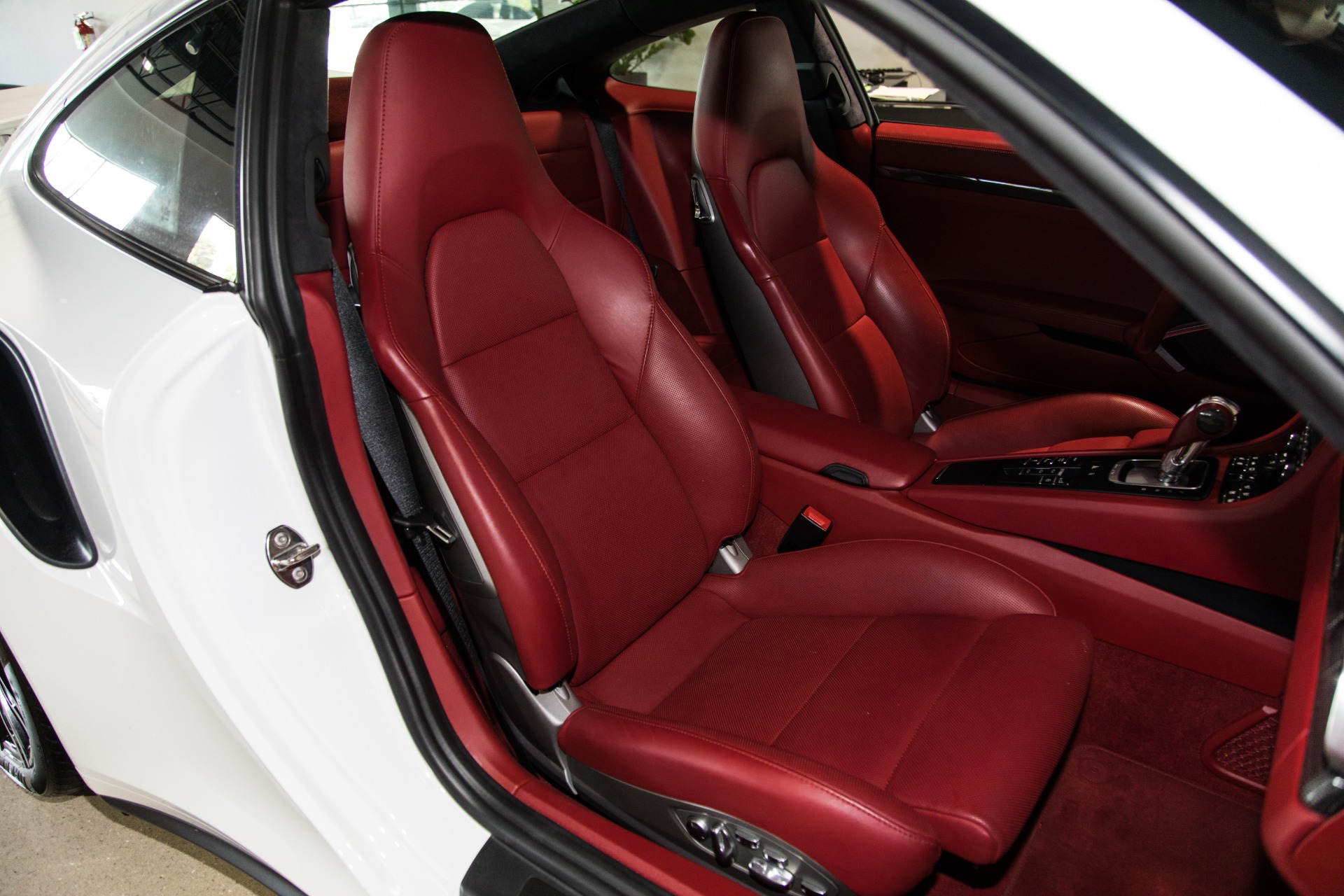 Used-2015-Porsche-911-Turbo