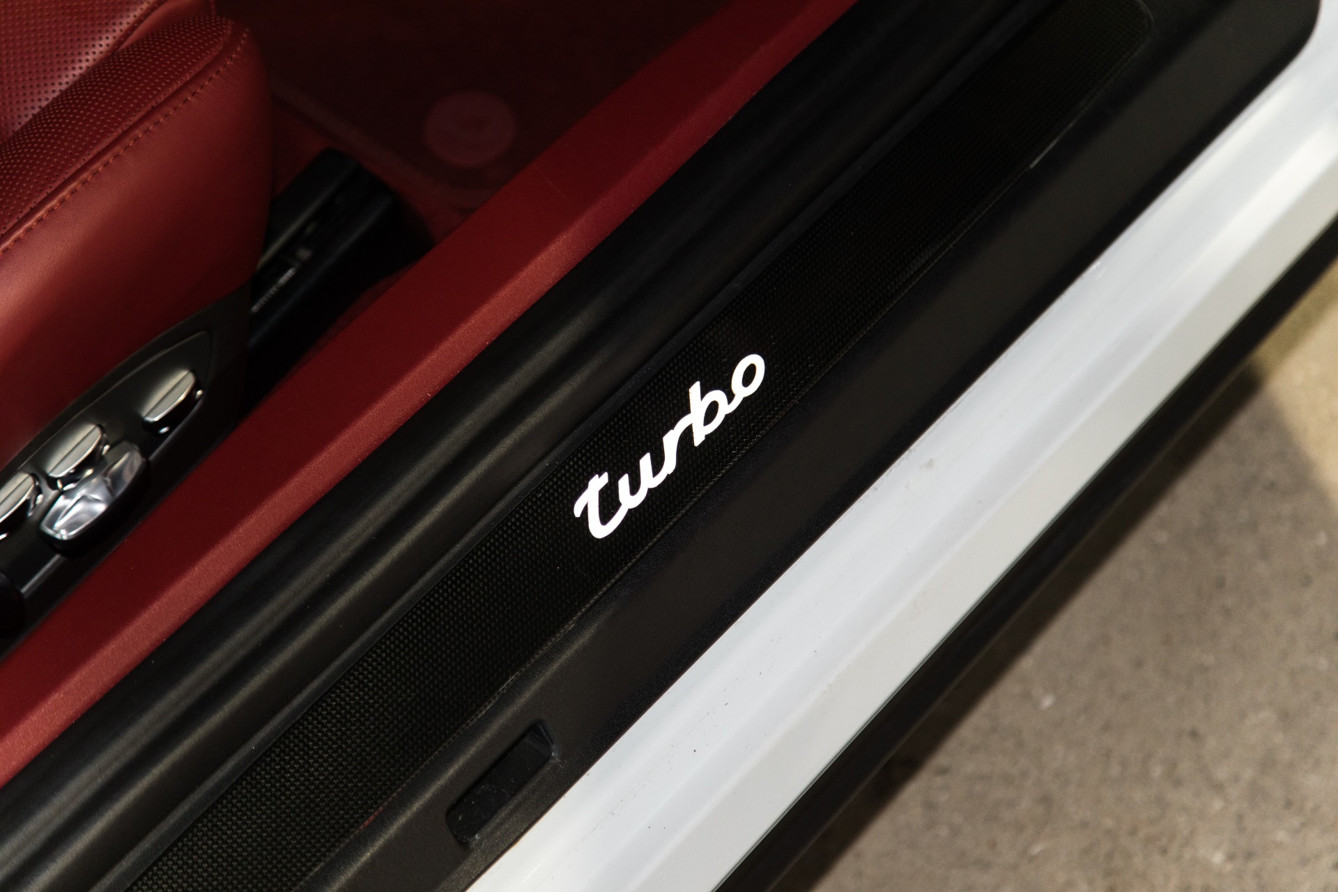 Used-2015-Porsche-911-Turbo