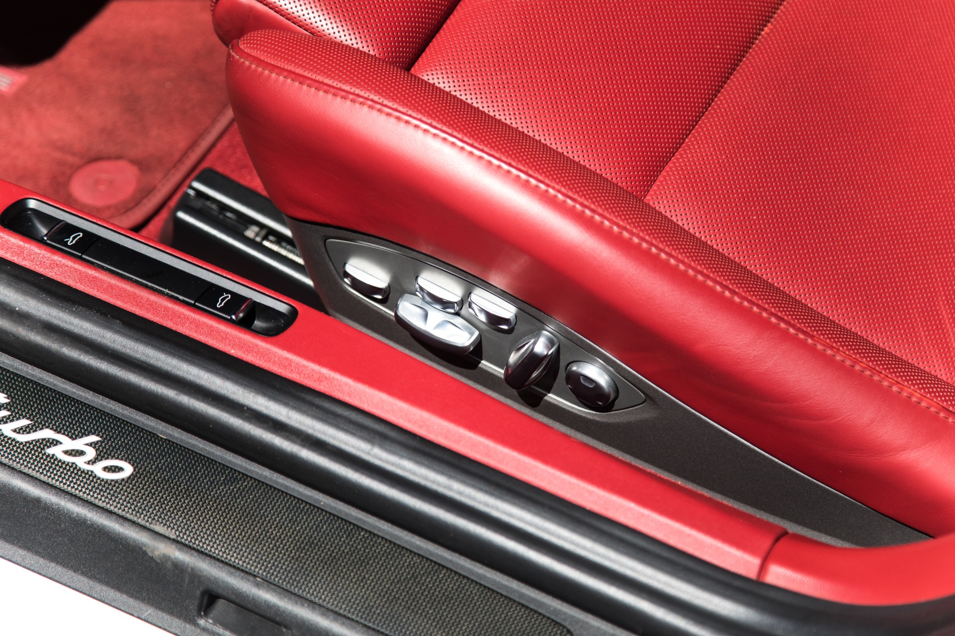 Used-2015-Porsche-911-Turbo
