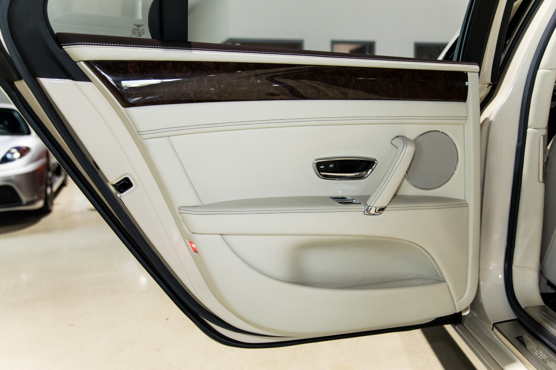 Used-2014-Bentley-Flying-Spur