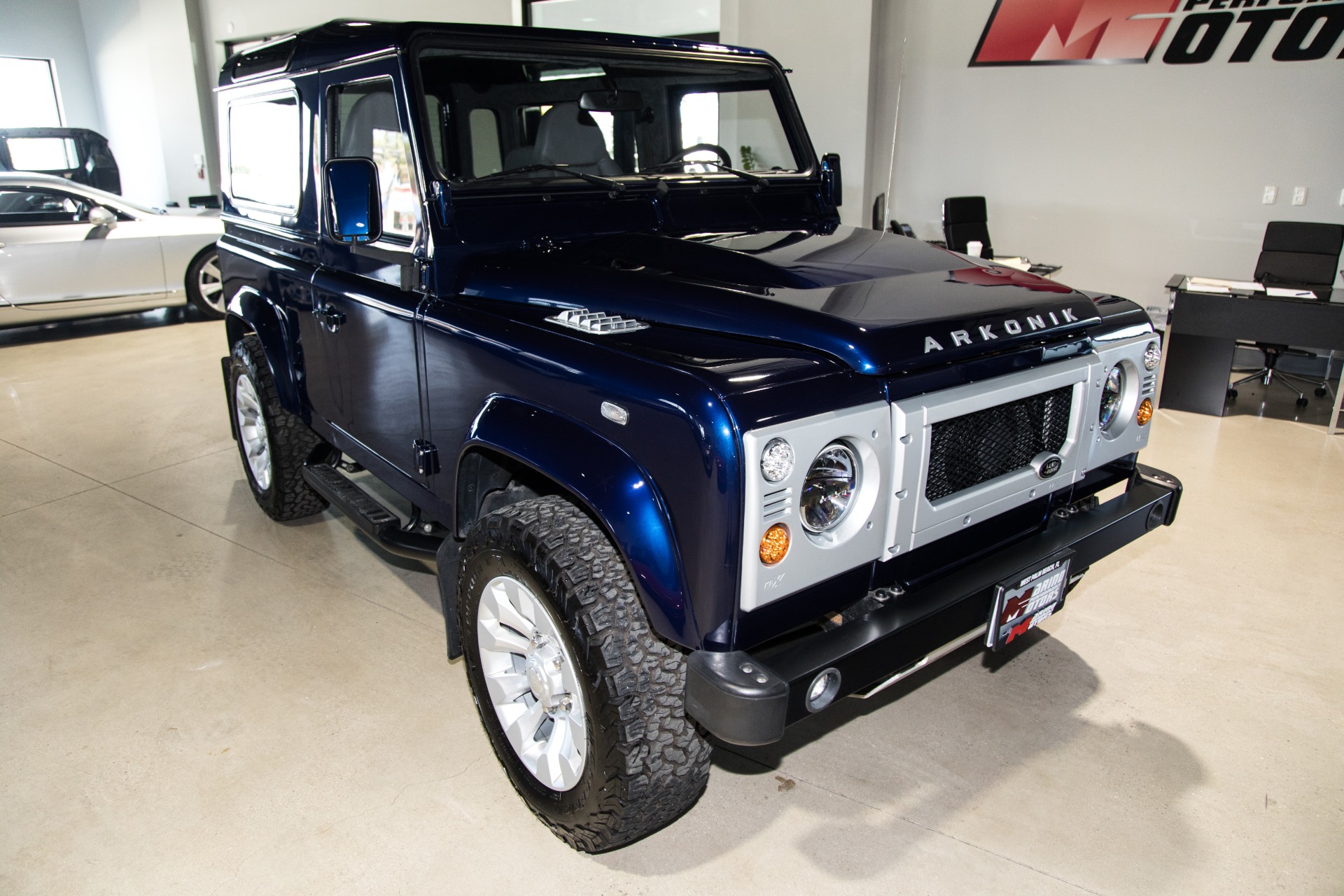 Used-1990-Land-Rover-D90-Defender