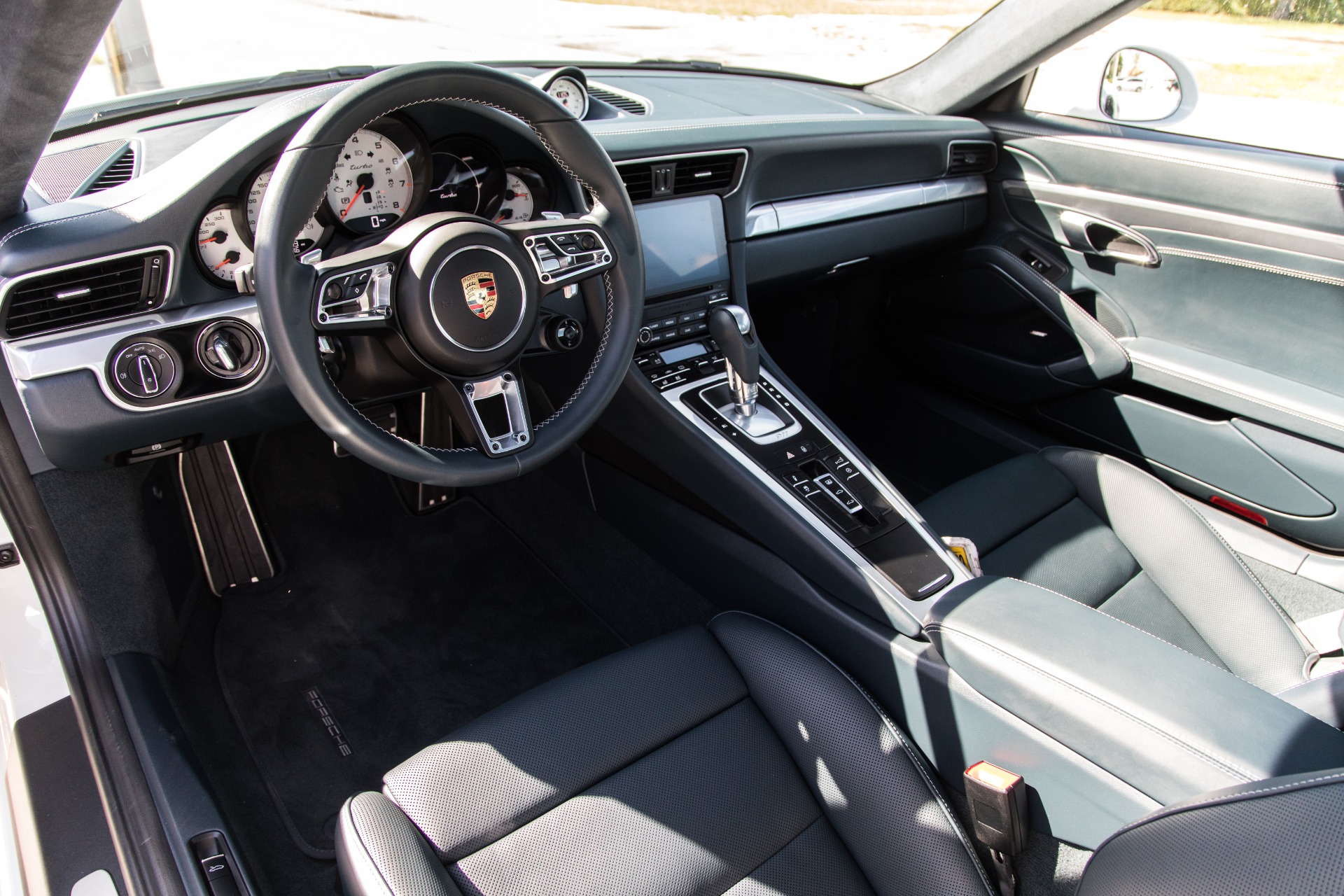 Used-2018-Porsche-911-Turbo