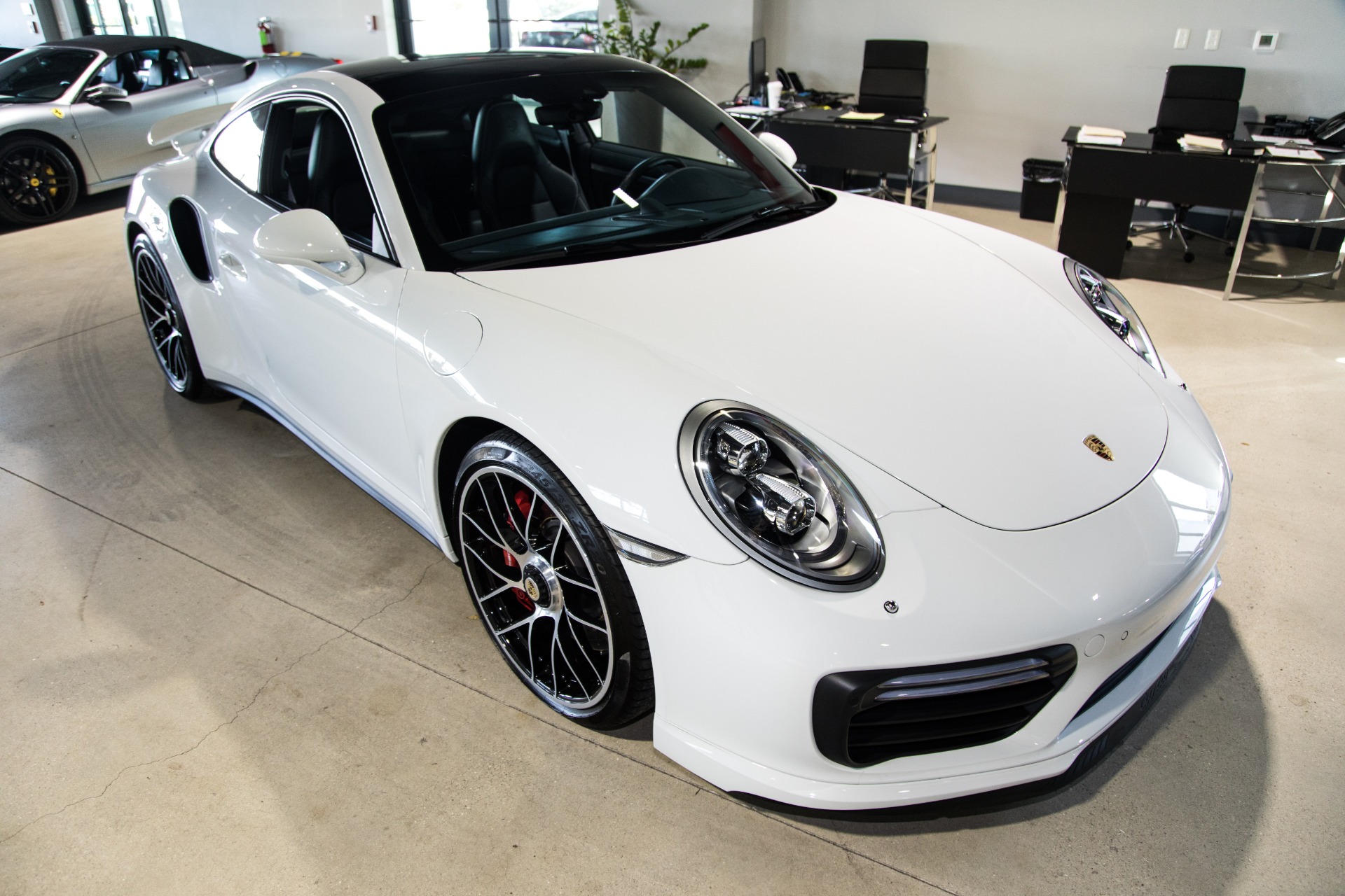 Used-2018-Porsche-911-Turbo